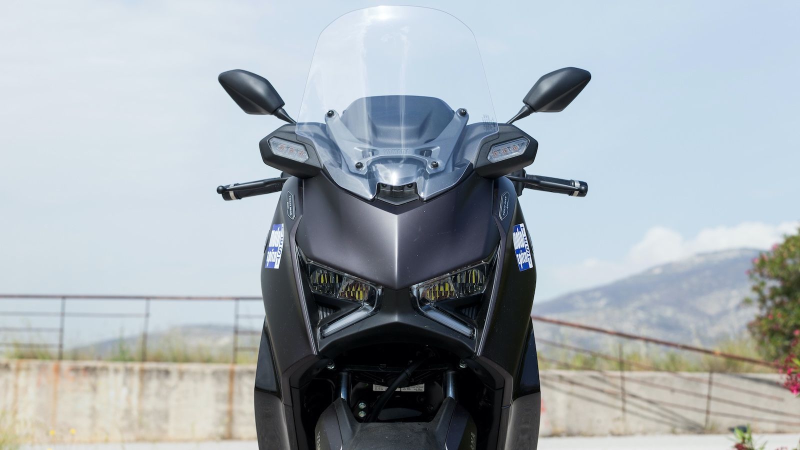 Κομψή και παράλληλα δυναμική σιλουέτα.