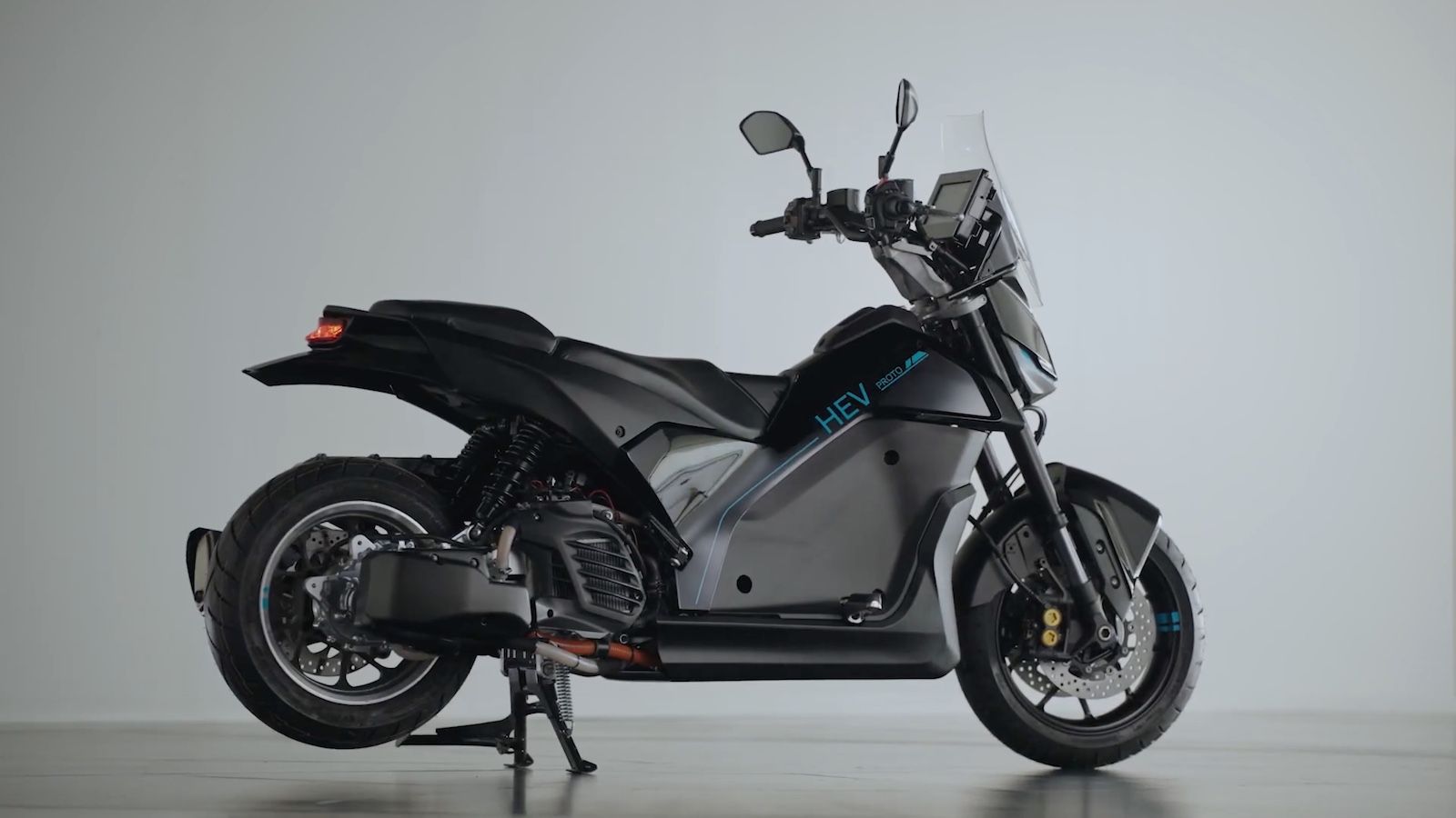 Yamaha XMAX: Πιο κοντά στην παραγωγή η υβριδική του έκδοση (+Video)