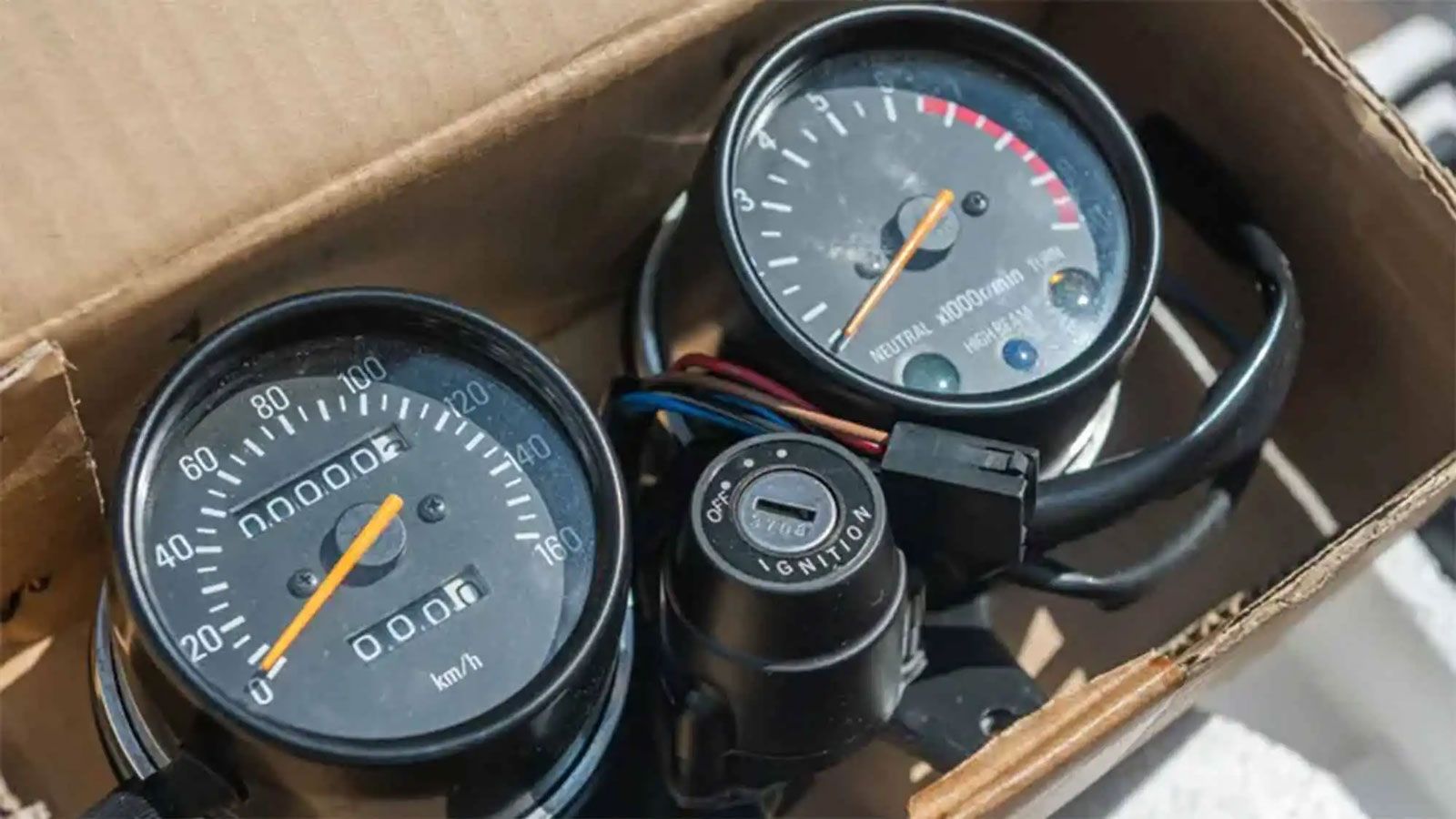 Αν και το κοντέρ της δείχνει 0, η XT αυτή είχε μια ιδιαιτερότητα: το 1988 ταξινομήθηκε στη Γαλλία, χωρίς ποτέ να κυκλοφορήσει. 