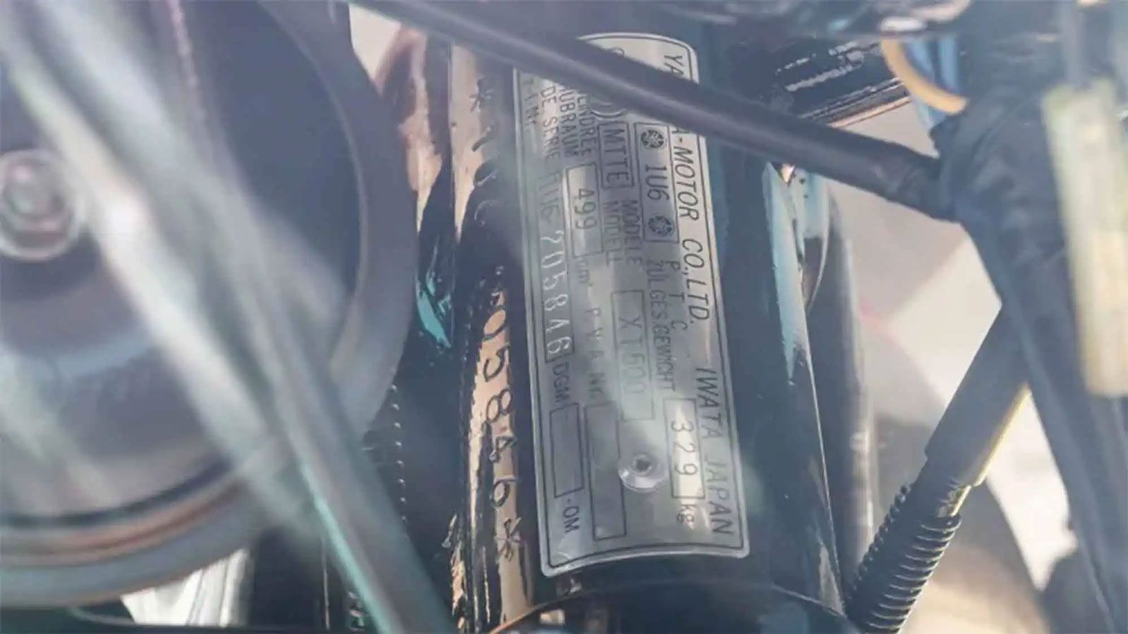 Αυτό σημαίνει ότι μπορεί να πάρει ξανά πινακίδες, με τις απαραίτητες διαδικασίες. Για τους συλλέκτες που θέλουν να τη δουν στους δρόμους, το νομικό πλ