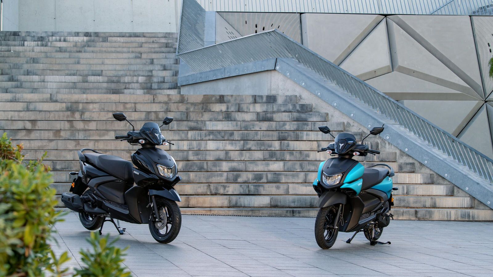 To μοντέλο της Yamaha στους χρωματισμούς Matt Cyan και Midnight Black