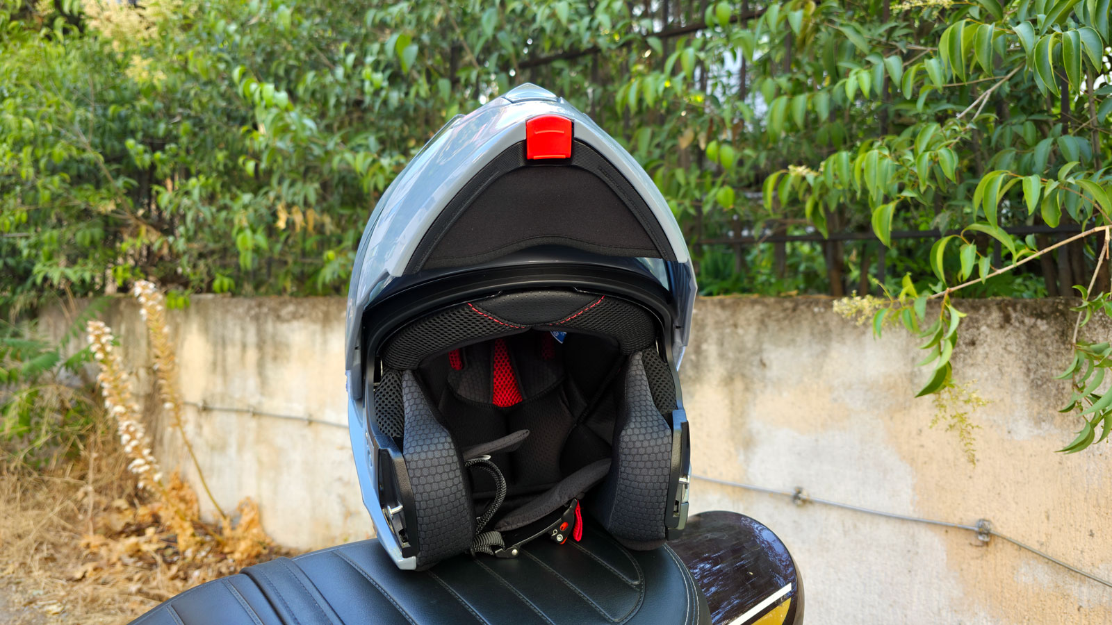 Test Yohe 935 SV: Προσιτό & ποιοτικό ανοιγόμενο κράνος με δώρο Bluetooth