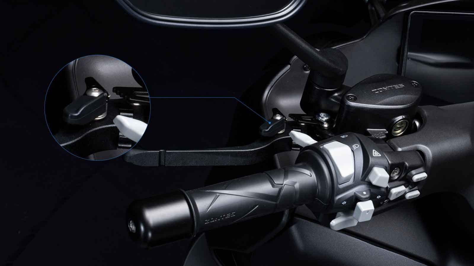 Το πίσω φρένο διαθέτει και χειρόφρενο για ασφαλές παρκάρισμα, ακόμα και σε κατωφέρειες.