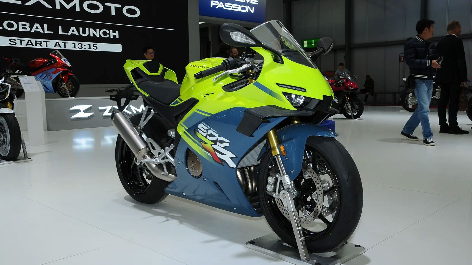 Η 500RR είναι η πιο εκρηκτική πρόταση της εταιρείας: μεγάλο φέρινγκ με αεροδυναμικά βοηθήματα, διπλοί αιχμηροί προβολείς, κεντρική εισαγωγή αέρα και ξ