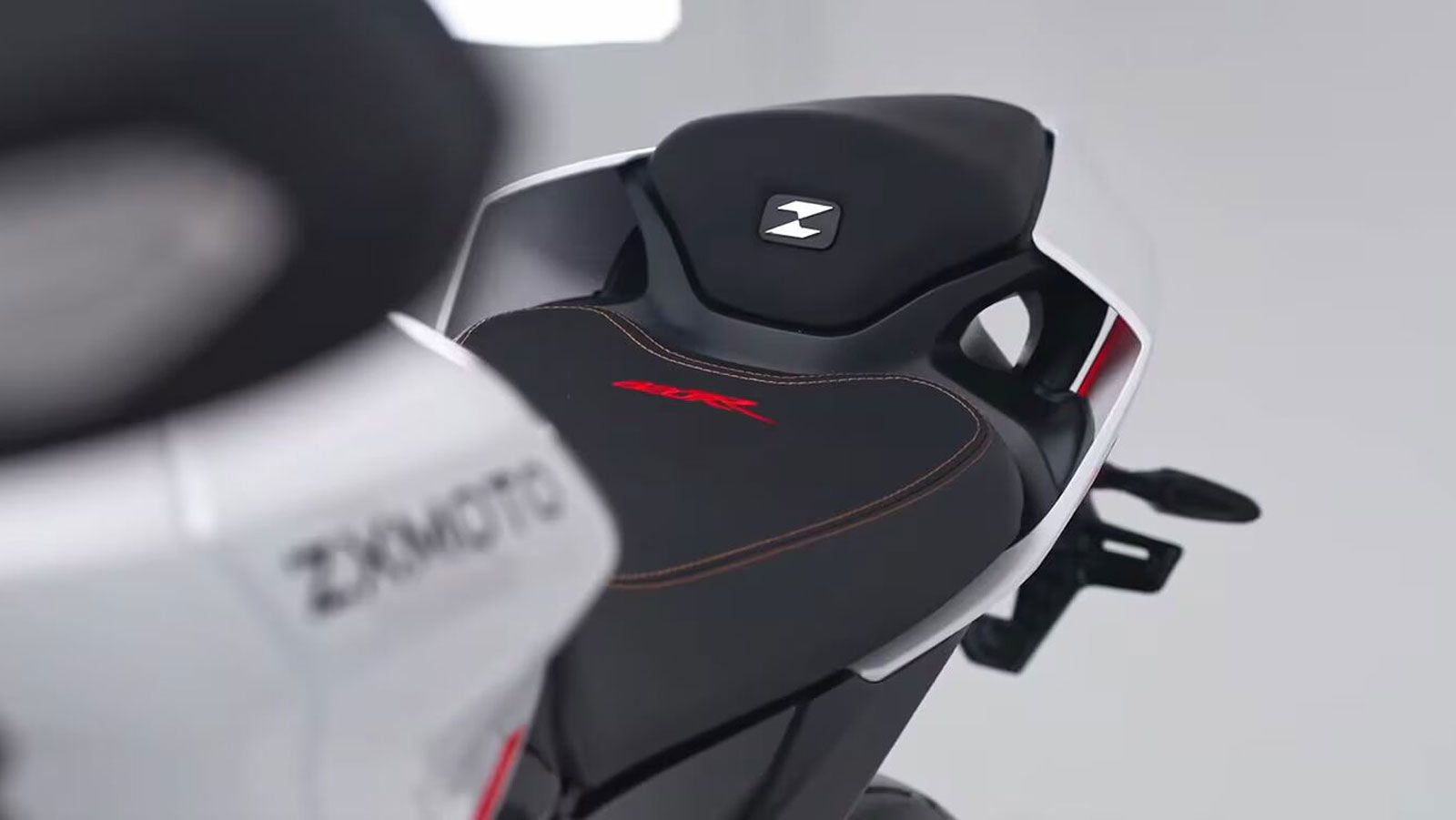 Σέλα ZXMoto 820RR.