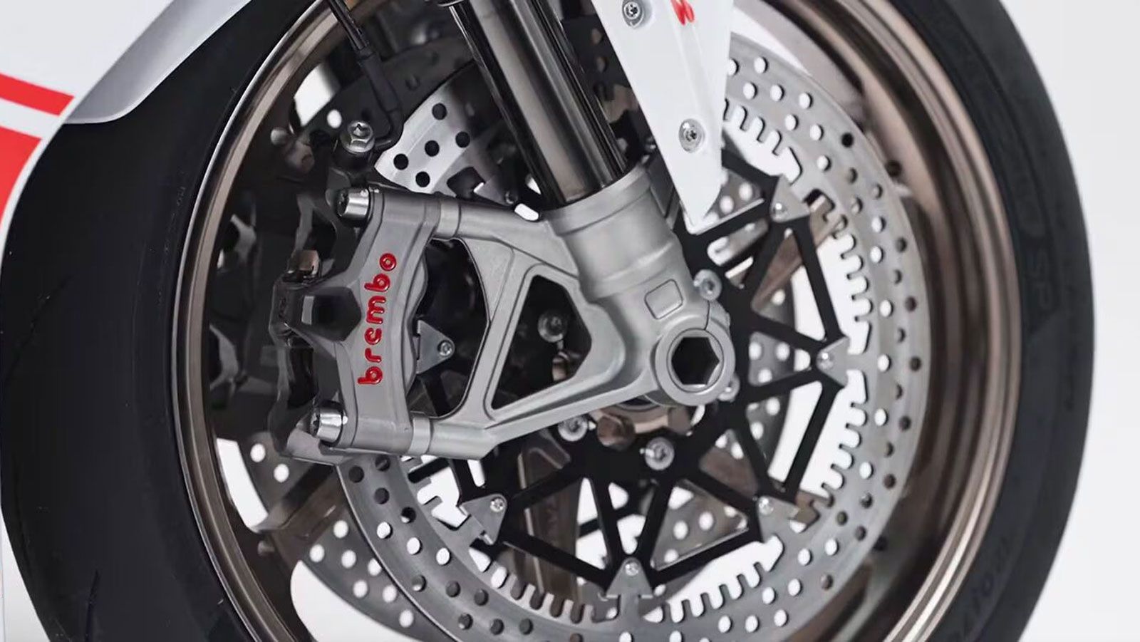 Ανάρτηση Öhlins και φρένα Brembo GP4.