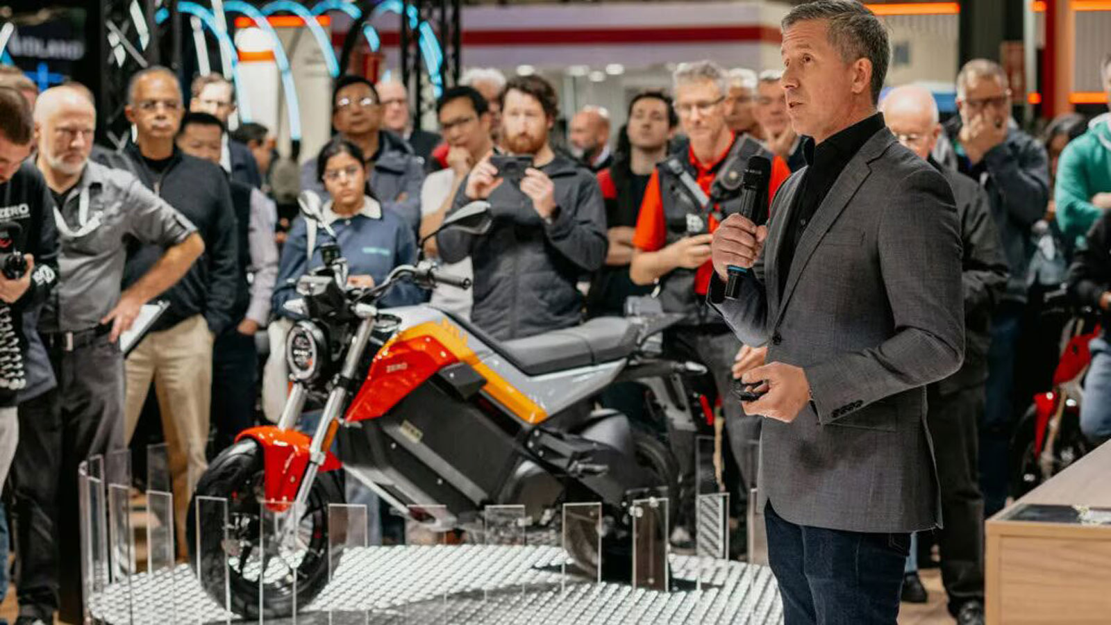 Με 105χλμ/ω τελική και 120km αυτονομία το νέο Zero Neutrino 