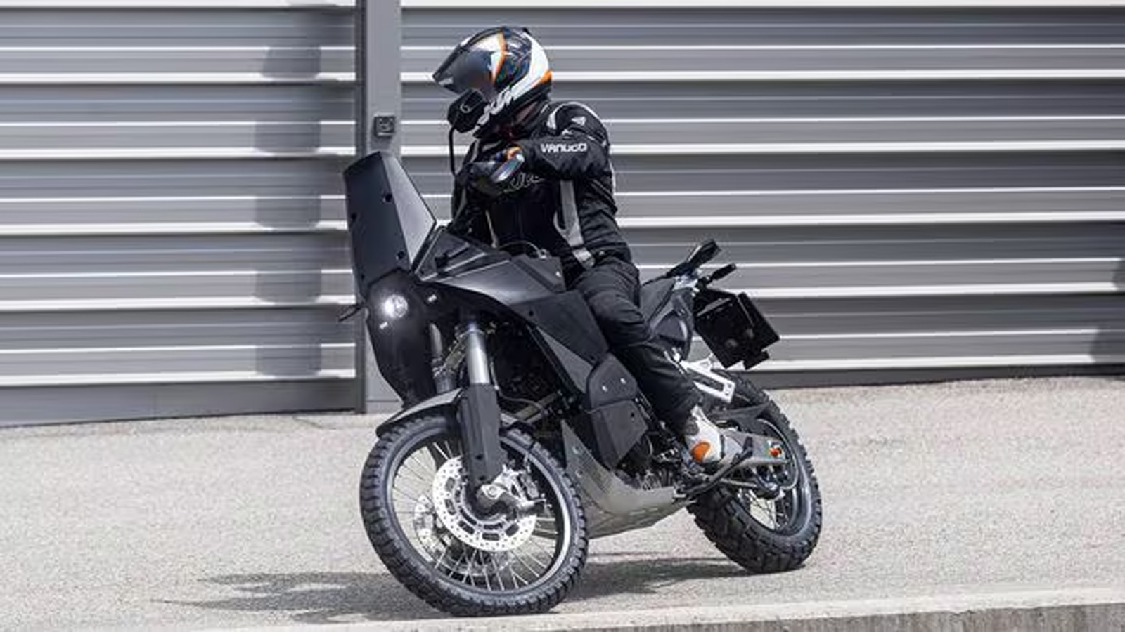 ΚΤΜ 990 SΜΤ: Έρχεται το Touring Supermoto με LC8c κινητήρα 