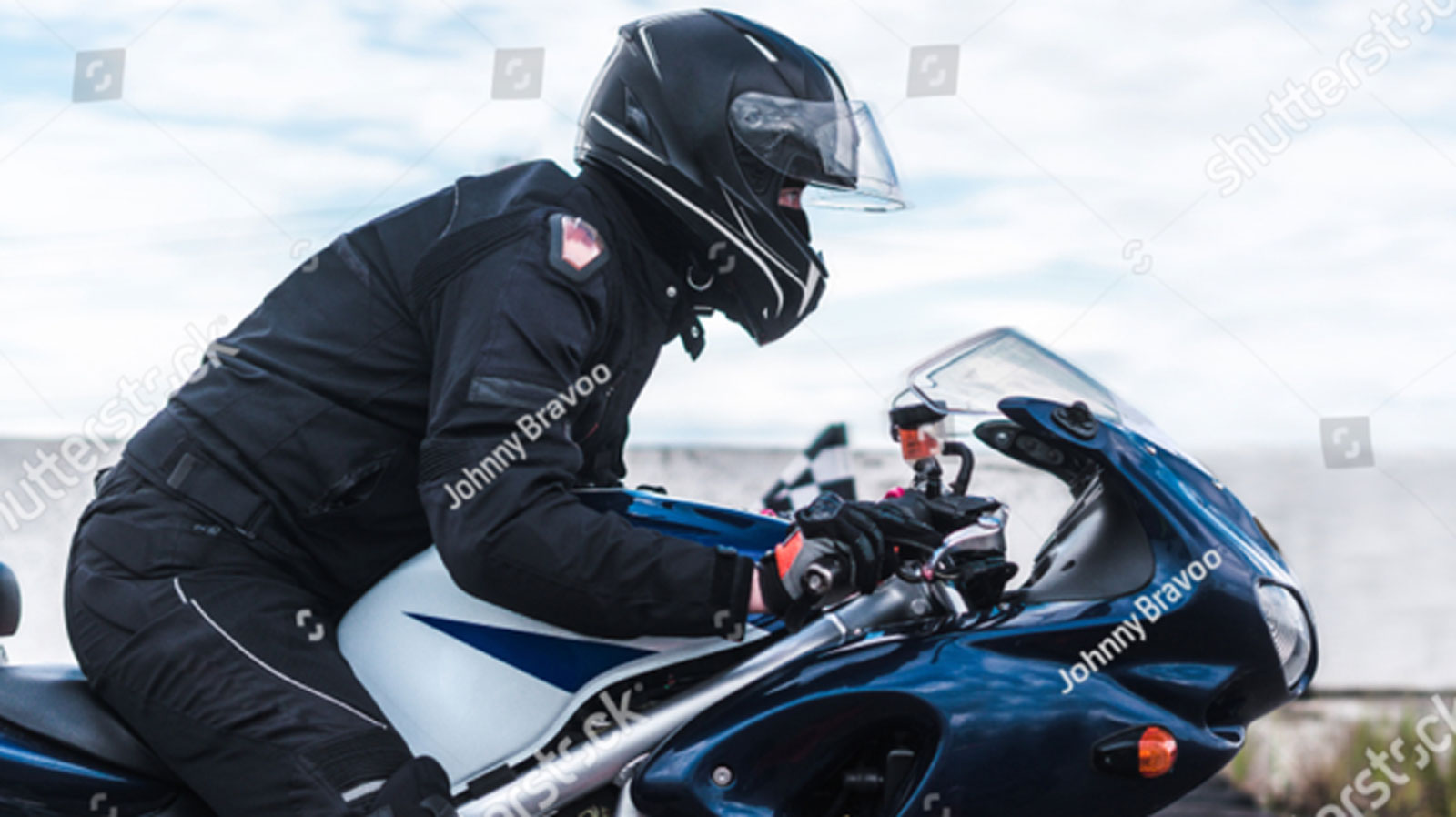 α αδιάβροχα σακάκια της κατηγορίας άνω των 200¤, στην πλειοψηφία τους, κατασκευάζονται από τα ποιοτικότερα υλικά και σφραγίζονται με ανώτερης ποιότητα