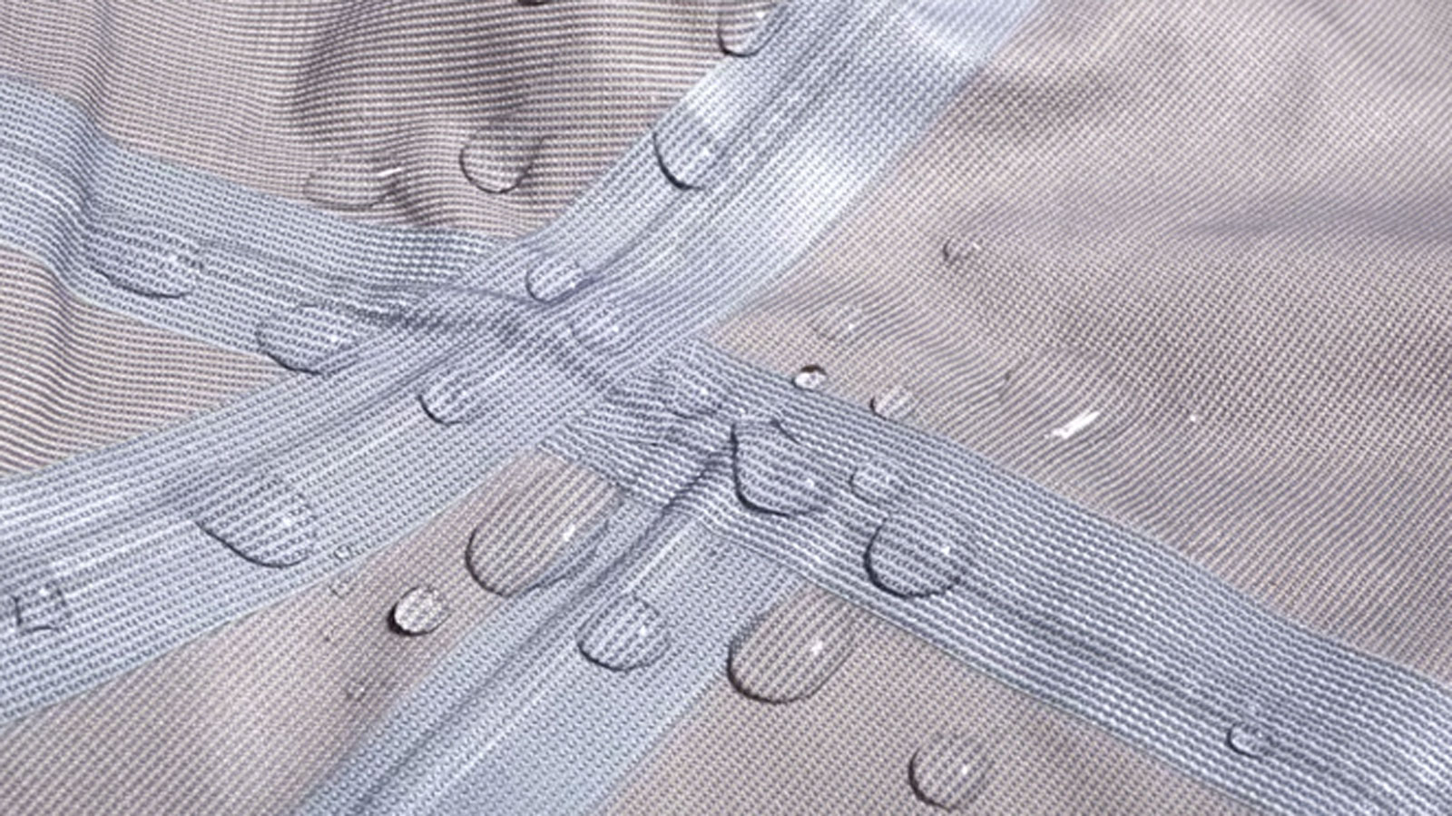 Κάθε ύφασμα επιβάλει και έναν διαφορετικό τρόπο ραφής. Και όταν ο τρόπος αυτός είναι ραφή τύπου «βελόνα-κλωστή», τότε δημιουργούνται μικροσκοπικές τρύ