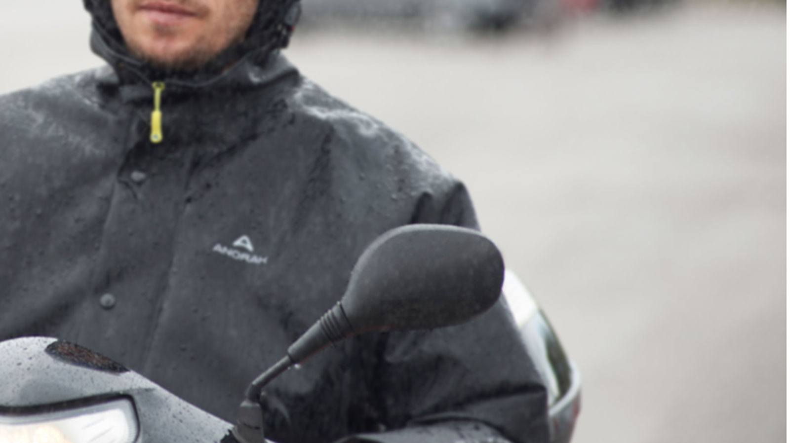 Το μειονέκτημα; Δεν είναι τόσο “μοδάτα”. Οι κατασκευές είναι πιο απλές, με λιγότερες τσέπες και λιγότερα design tricks, γιατί η θερμοσυγκό