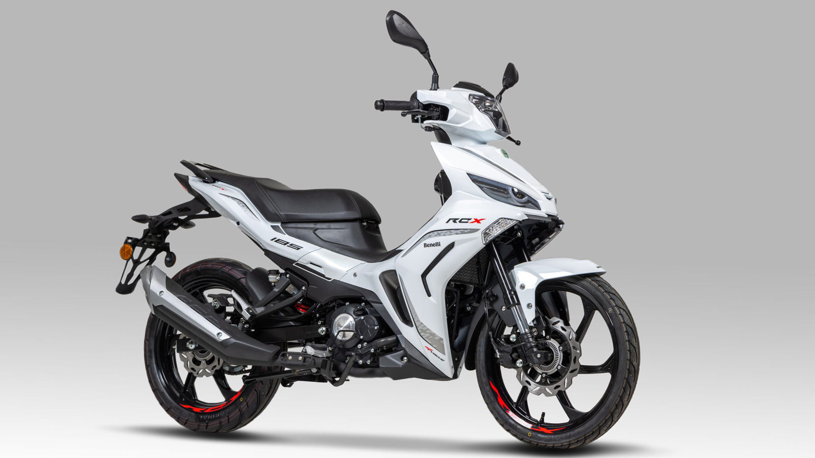 Benelli RCX 185: Πώς κατάφερε το γρήγορο παπί να πετύχει τόσο χαμηλή κατανάλωση