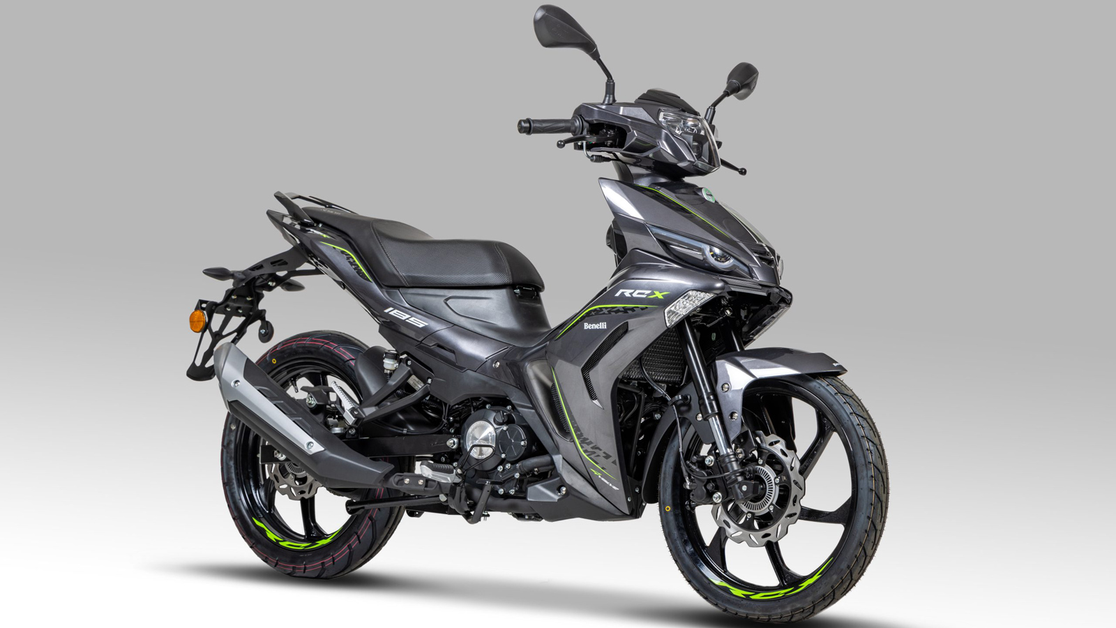 Benelli RCX 185: Πώς κατάφερε το γρήγορο παπί να πετύχει τόσο χαμηλή κατανάλωση