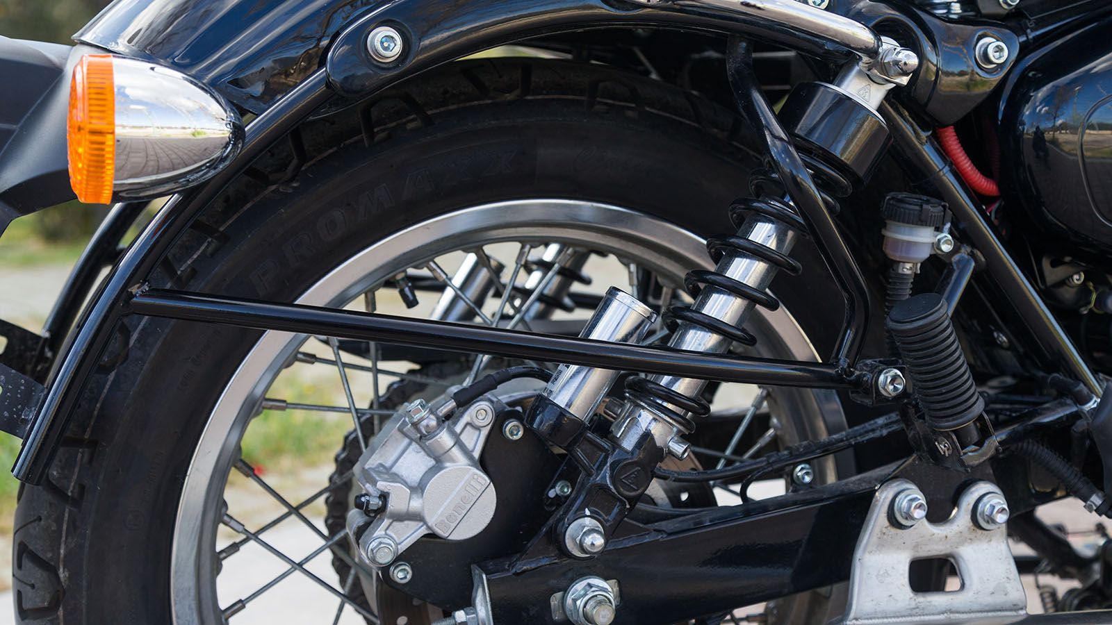 Benelli Imperiale 400: Αυτοκρατορική Κομψότητα με Ρετρό Ψυχή