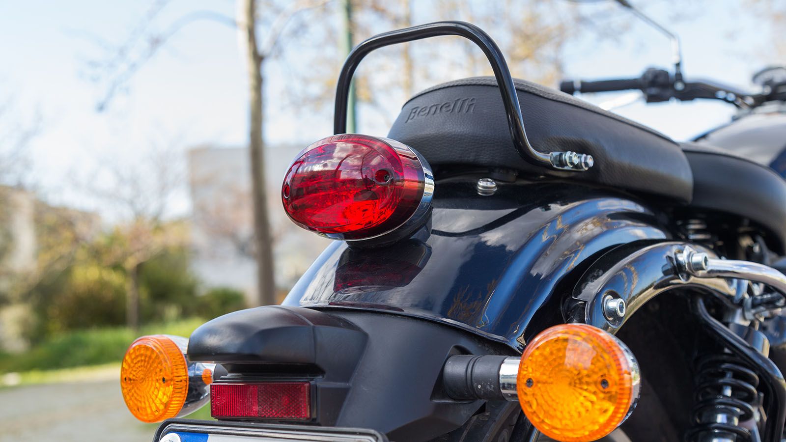 Benelli Imperiale 400: Αυτοκρατορική Κομψότητα με Ρετρό Ψυχή