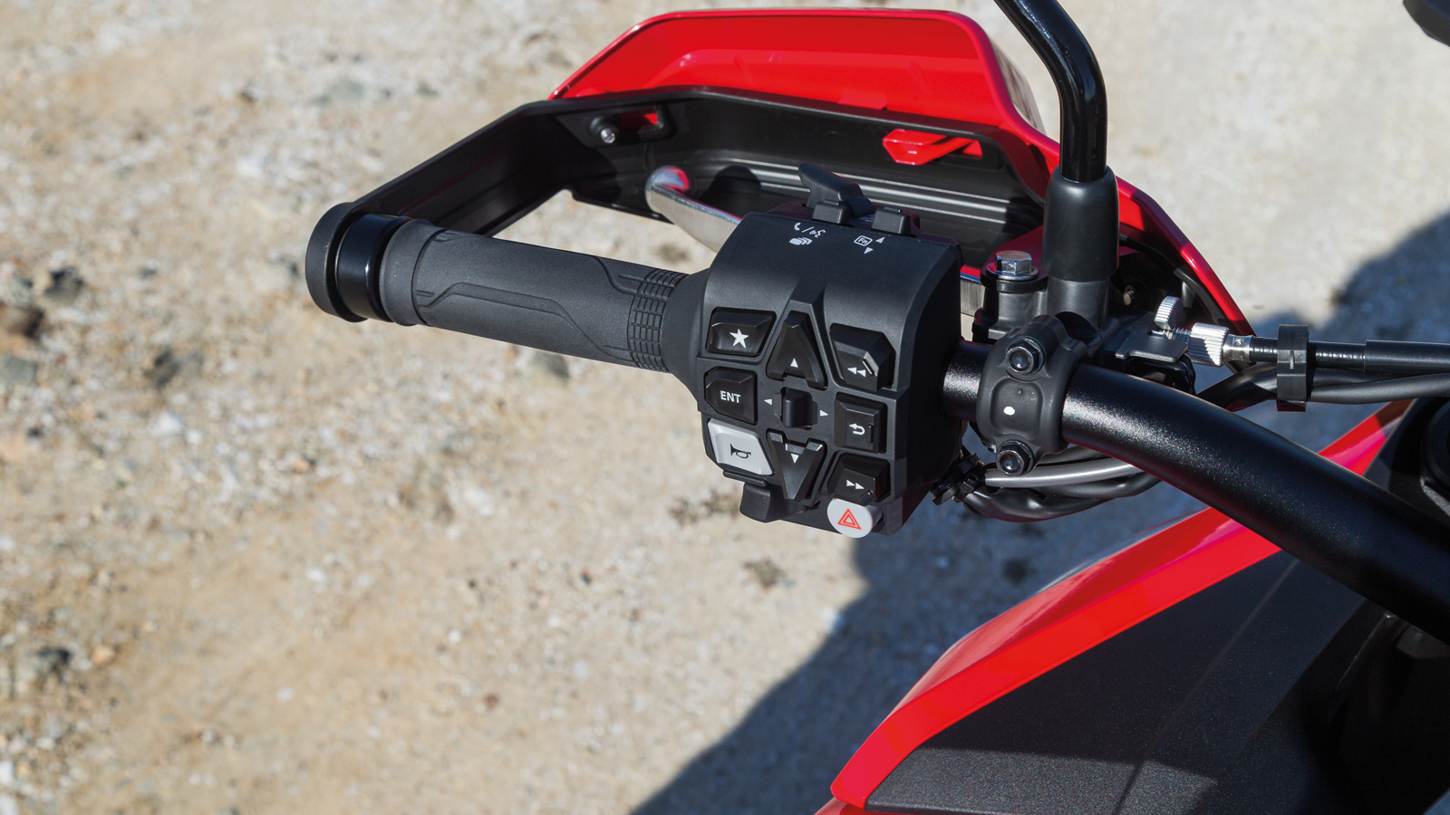 Η χρήση της απαιτεί έναν βαθμό εξοικείωσης και συνήθειας, καθώς κάποια βήματα είναι λίγο πιο περίπλοκα από ό,τι θα θέλαμε.