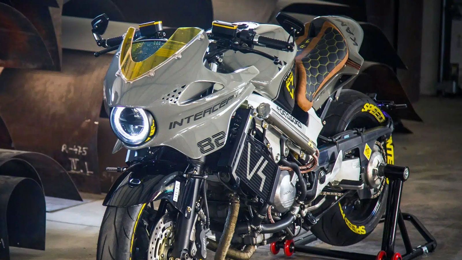 Honda VFR800 Kamaitachi Interceptor: Κινητήρας V4 και Cyberpunk αισθητική