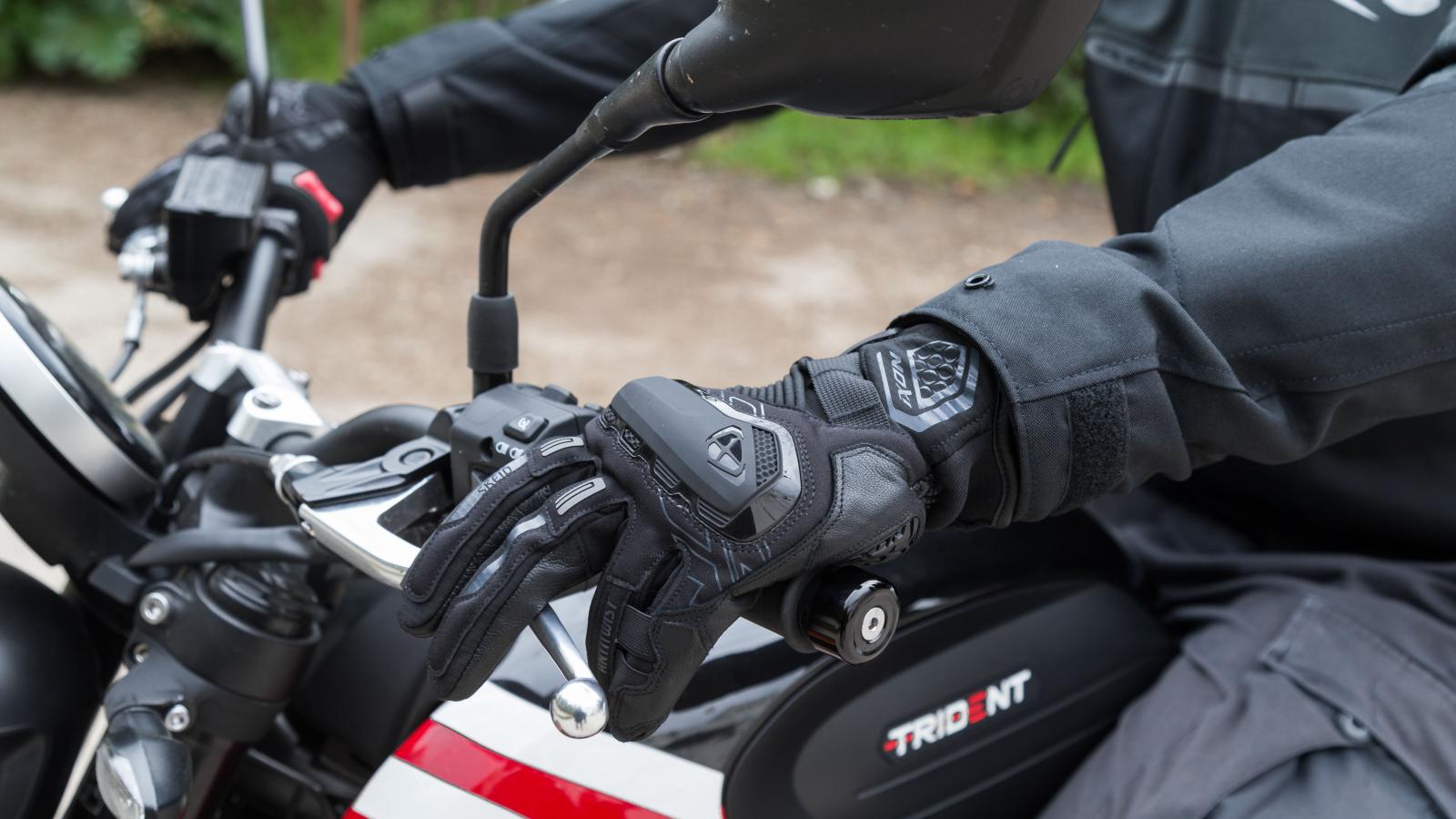 Mid season γάντια Ixon Skeid Black με προστασία και αδιαβροχοποίηση