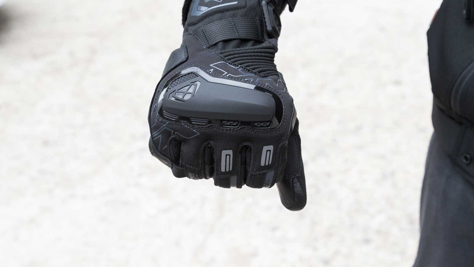 Mid season γάντια Ixon Skeid Black με προστασία και αδιαβροχοποίηση