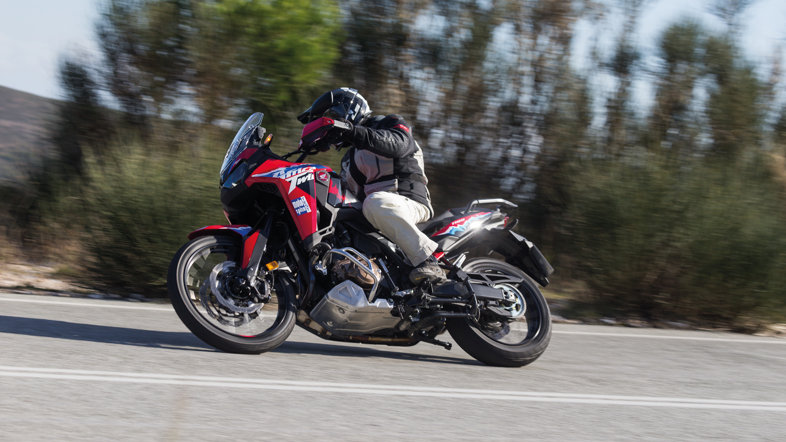 Στη σημερινή εποχή, ο κυβισμός αυξήθηκε στα 1.084 κ.εκ., προστέθηκαν αναρτήσεις με ηλεκτρονικό έλεγχο, ενσωματώθηκε οθόνη TFT με πλήρη χρώματα και έτσ