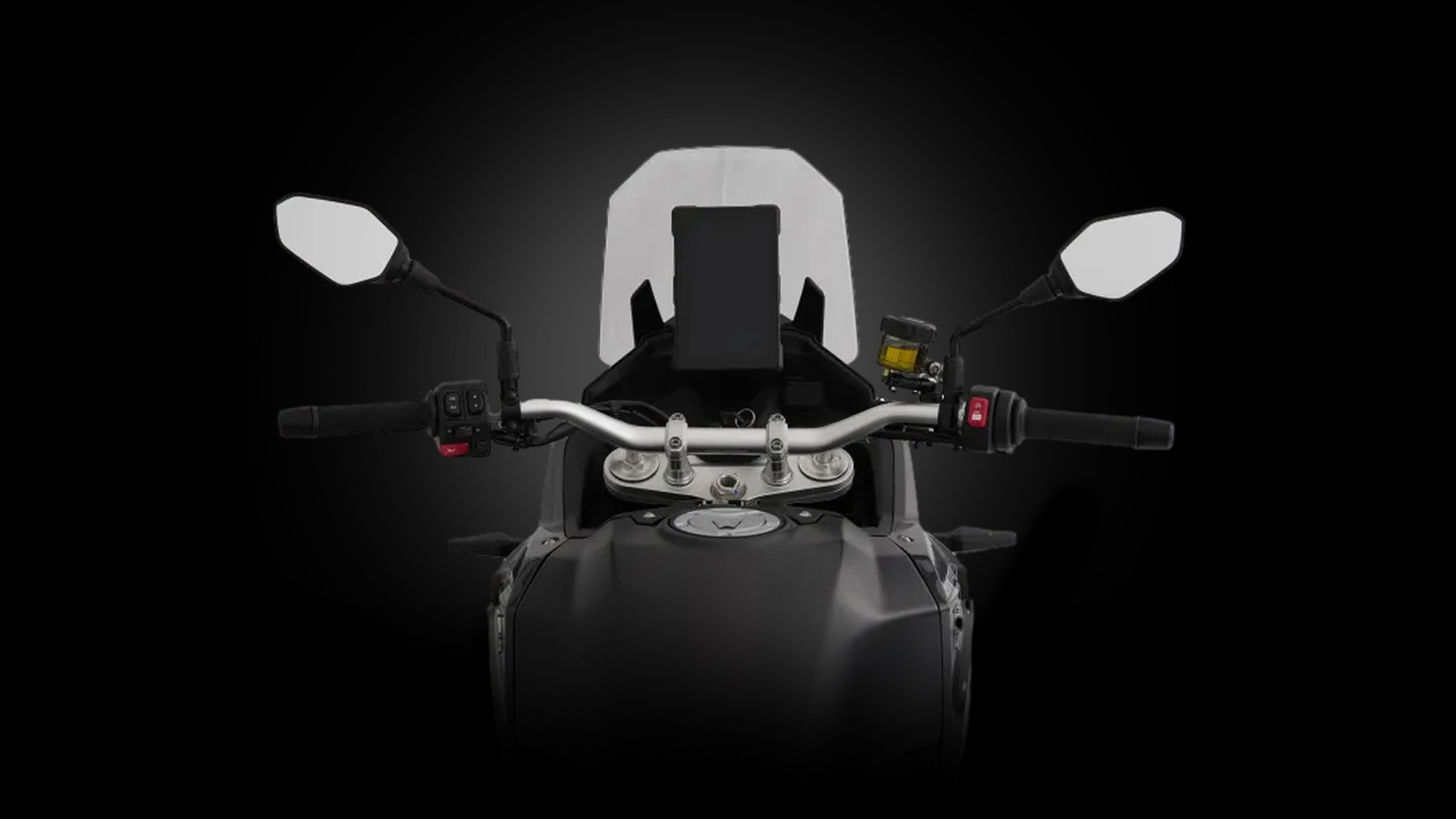 KOVE 800X PRO: Με εργονομία και σχεδιασμό που «μυρίζουν χώμα»