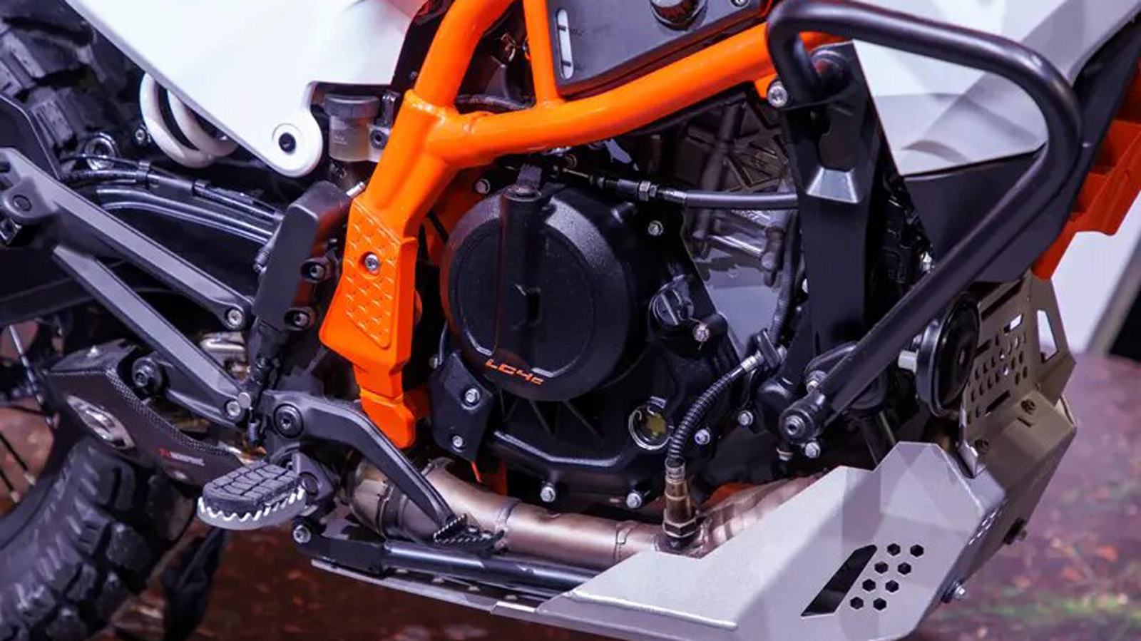 KTM 390 Adventure R 2025: Πλήρως ανανεωμένο με τροχό 21 ιντσών 