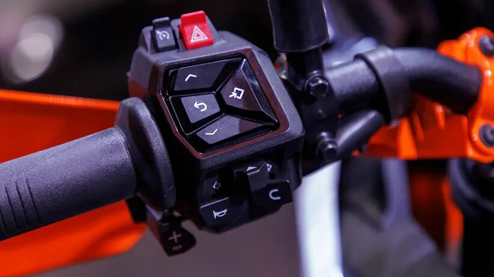 KTM 390 Adventure R 2025: Πλήρως ανανεωμένο με τροχό 21 ιντσών 