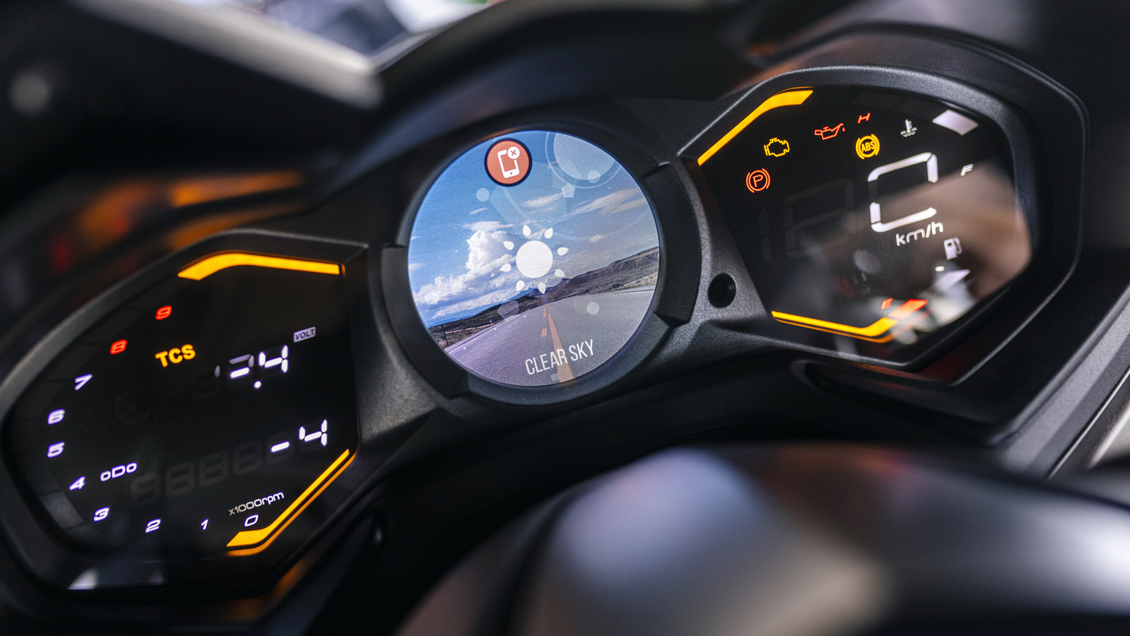 KYMCO AK 550 Premium: Scooter με πτυχές μοτοσυκλέτας, το μόνο με Cornering ABS