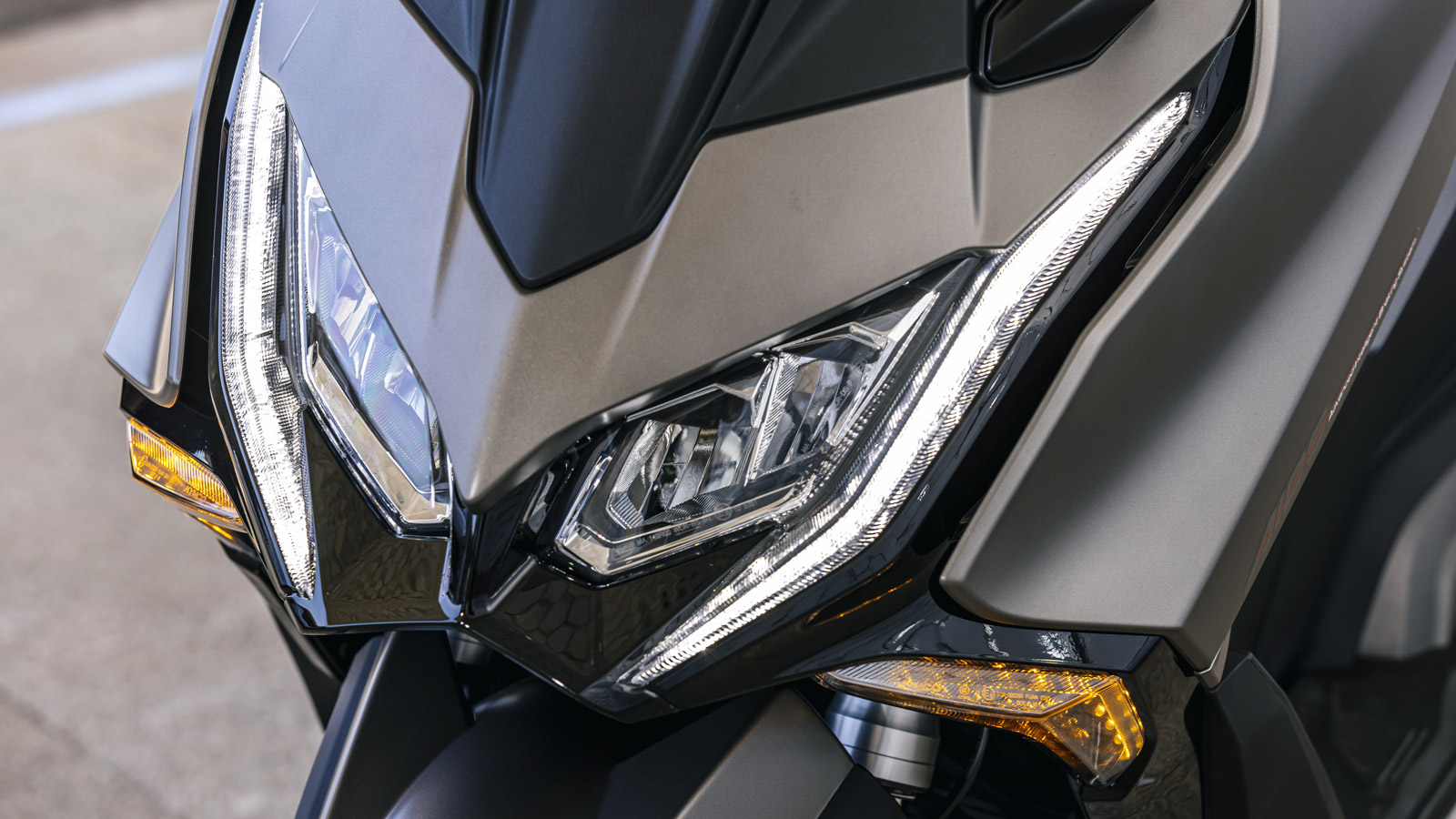 KYMCO AK 550 Premium: Scooter με πτυχές μοτοσυκλέτας, το μόνο με Cornering ABS