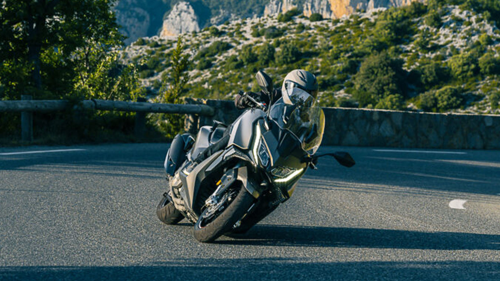 KYMCO AK 550 Premium: Το πρώτο Scooter με Cornering ABS