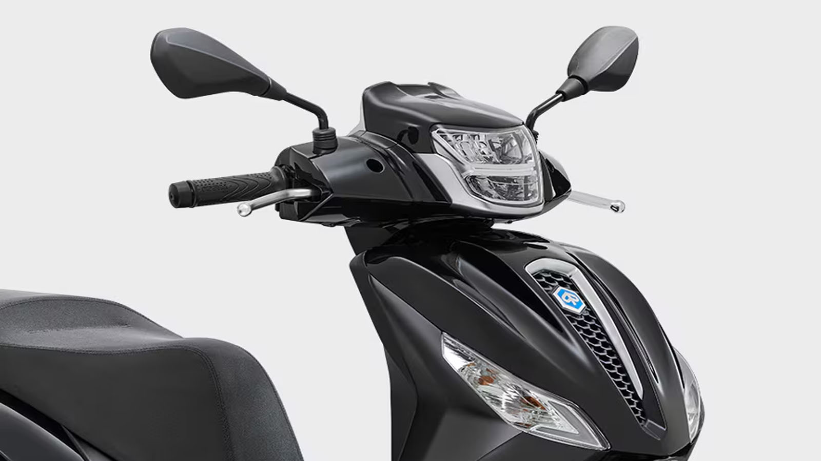 Το νέο Piaggio Medley 200 διατίθεται σε δύο εκδόσεις που καλύπτουν διαφορετικά προφίλ αναβατών. Η Medley S έχει σπορ εμφάνιση με μαύρες λεπτομέρειες σ