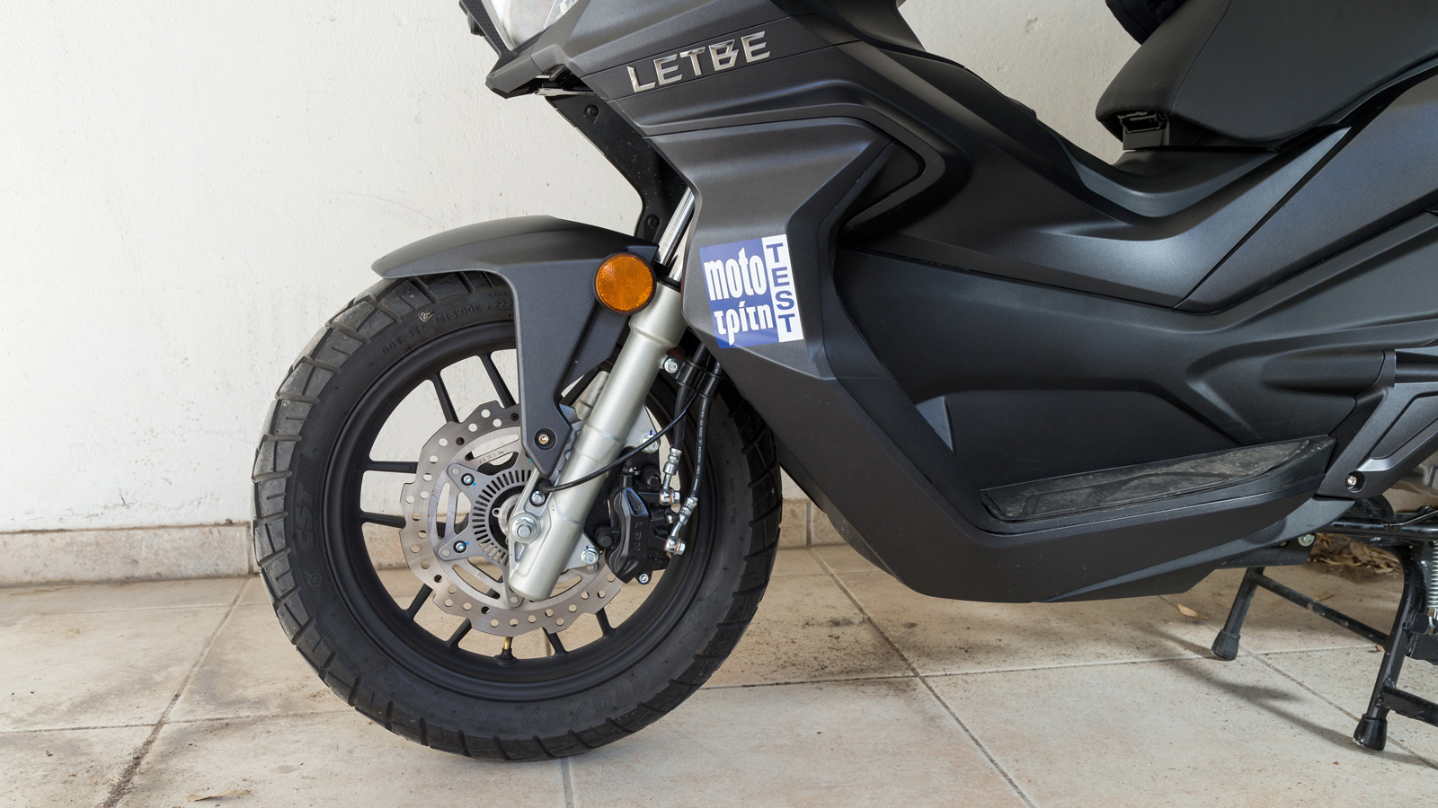 Το πλαίσιό του και οι τυπικές αναρτήσεις εμπνέουν εμπιστοσύνη.