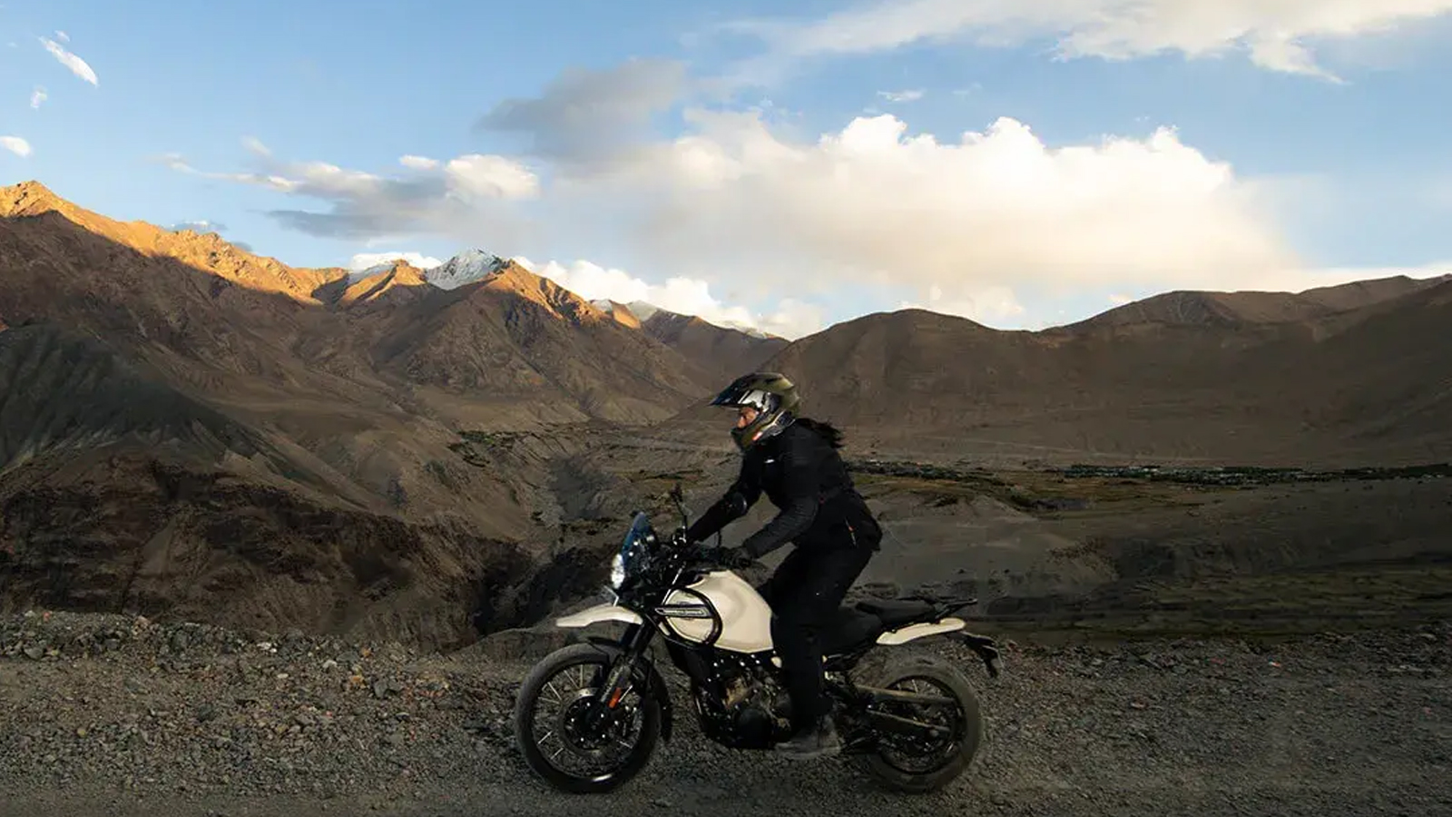 Royal Enfield Himalayan: Νεορετρό Adv με κορυφαία κατανάλωση & φρένα