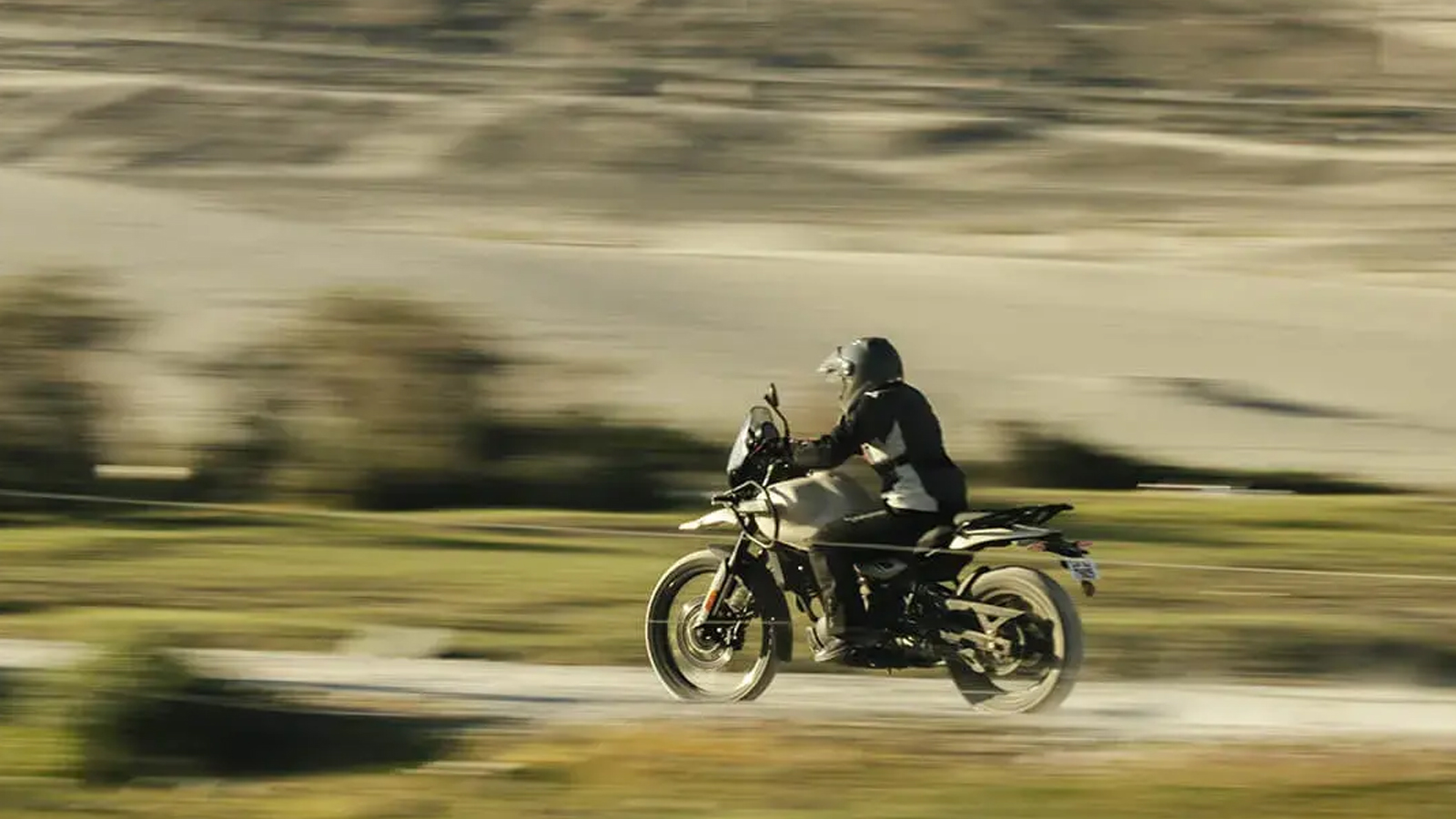 Royal Enfield Himalayan: Νεορετρό Adv με κορυφαία κατανάλωση & φρένα