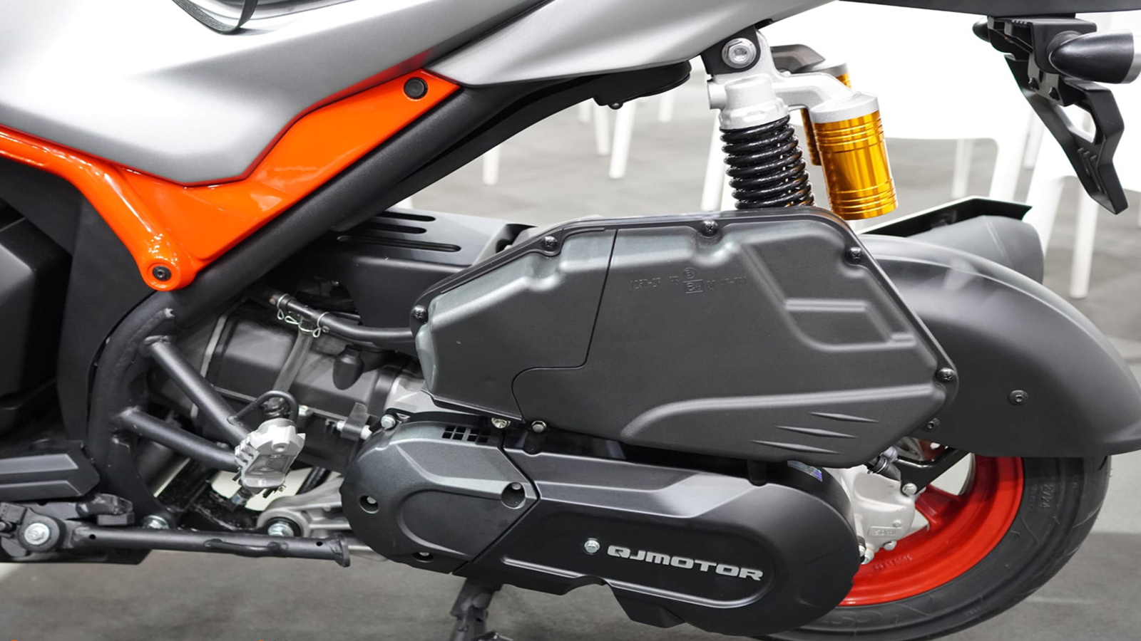 QJMotor SRK 125 E: Αυτόματη Mini-Superveloce με 10 ίππους για κατόχους Α1