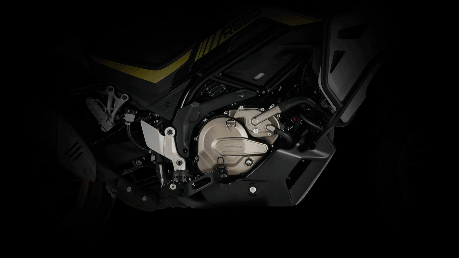 QJMOTOR SVT 650 X: Ο ισχυρότερος V2 στα μεσαία είναι εδώ