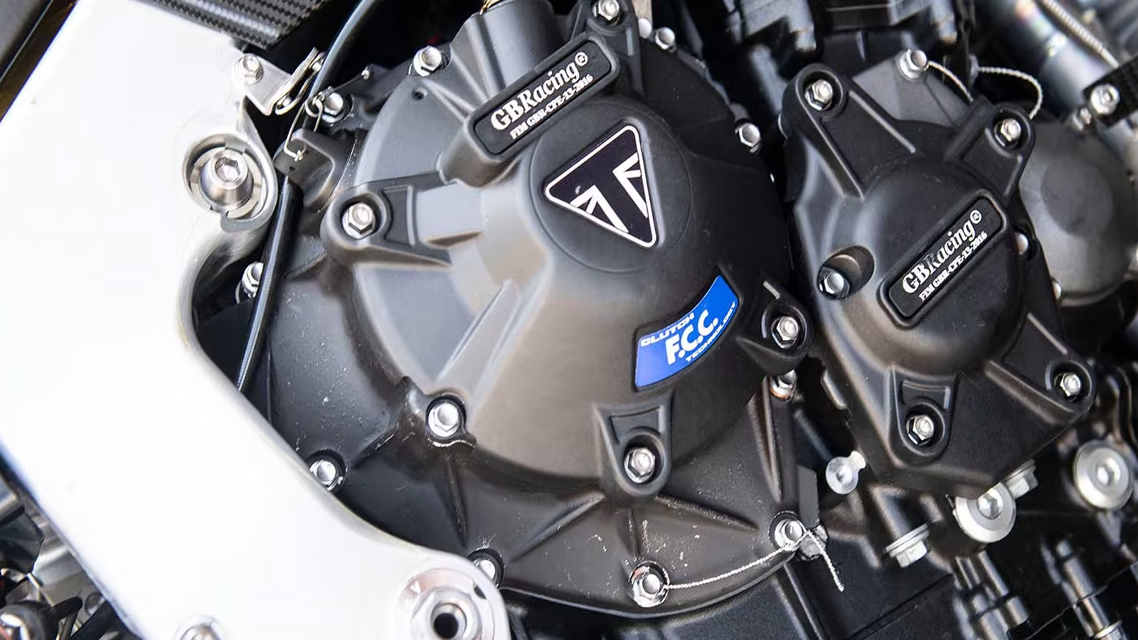 Νέος κινητήρας Triumph για Moto2: 140 άλογα και νέο κιβώτιο με κλείδωμα νεκράς