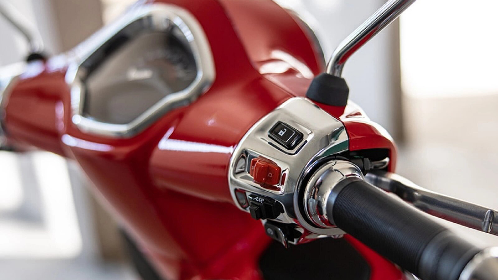 Vespa GTS 310: Παραμένει σύγχρονη παρά τα 78 της χρόνια 