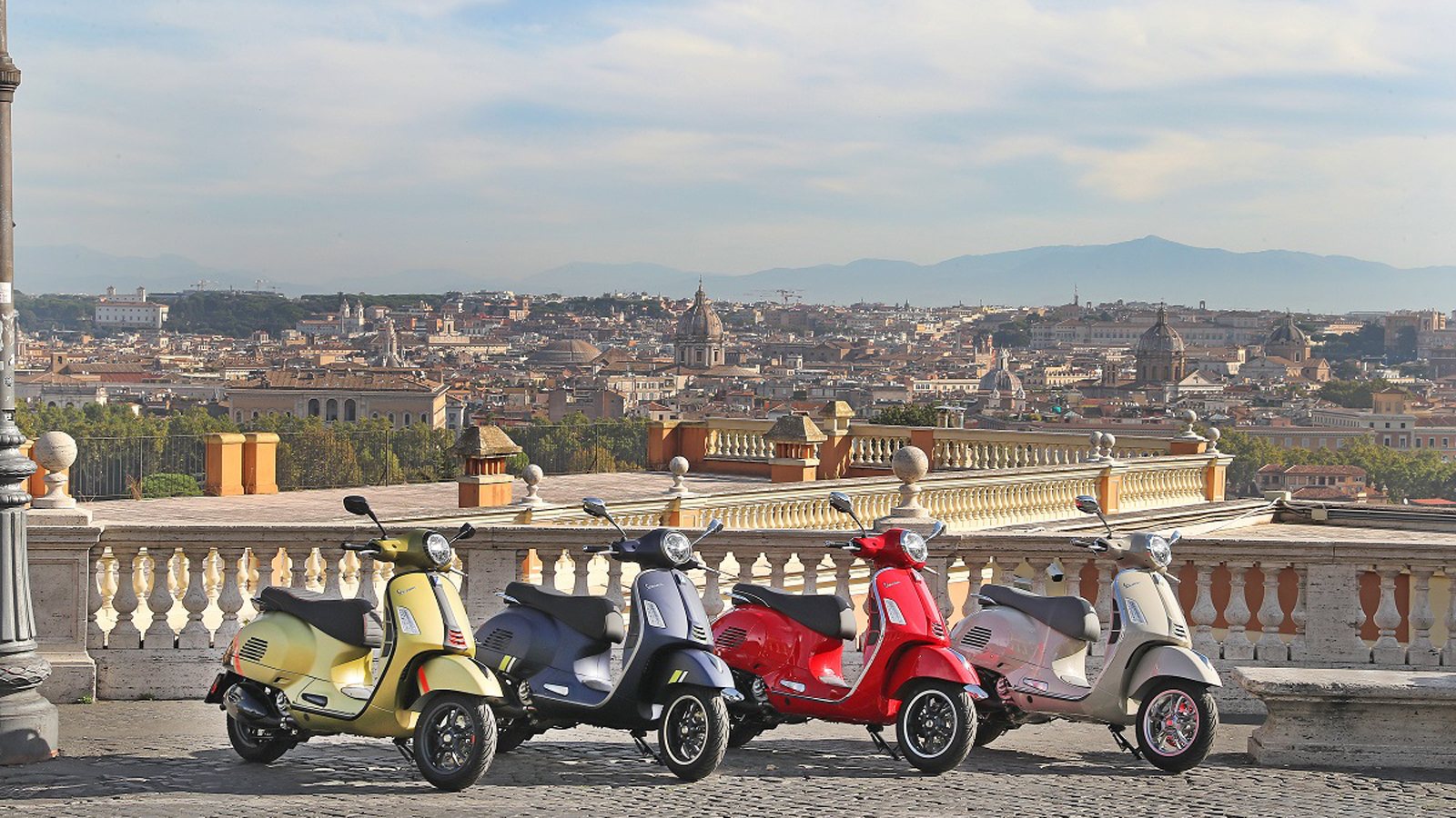 Vespa GTS 310: Παραμένει σύγχρονη παρά τα 78 της χρόνια 