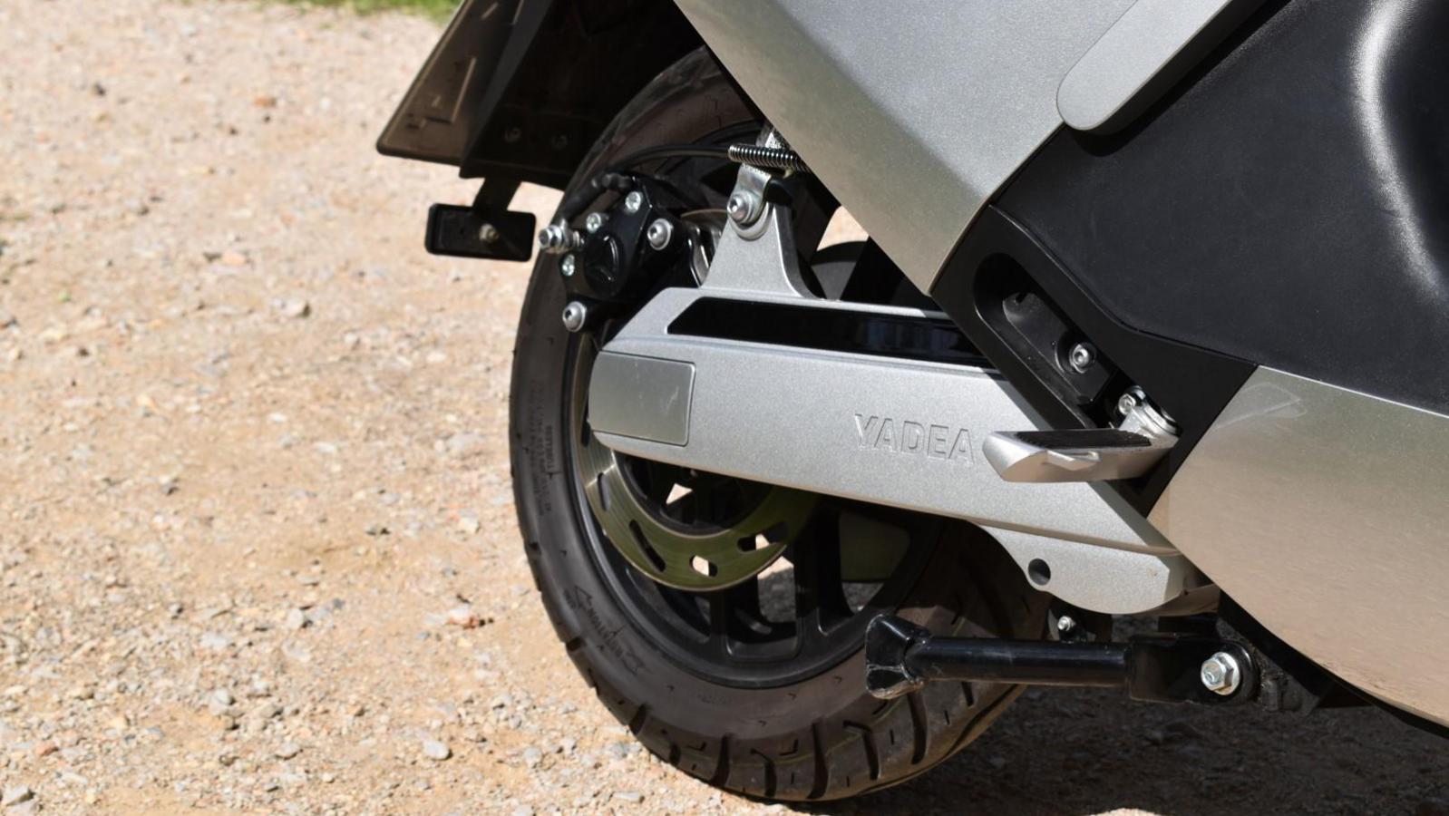 Yadea G5S: Με cruise control και δύο αποσπώμενες μπαταρίες