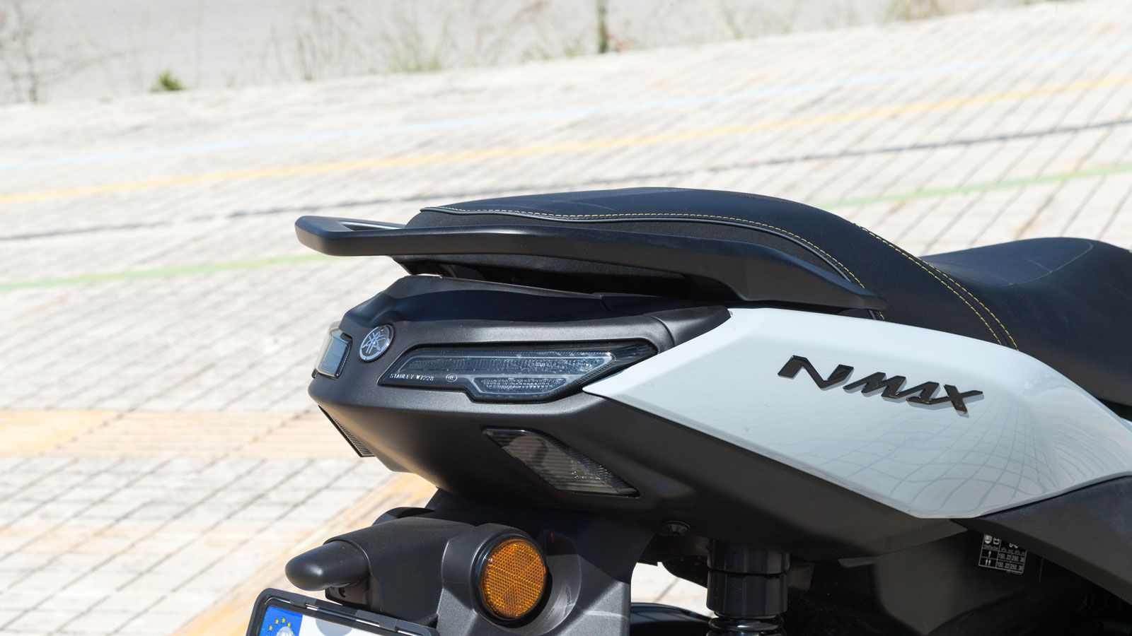 LED φανάρι πίσω.