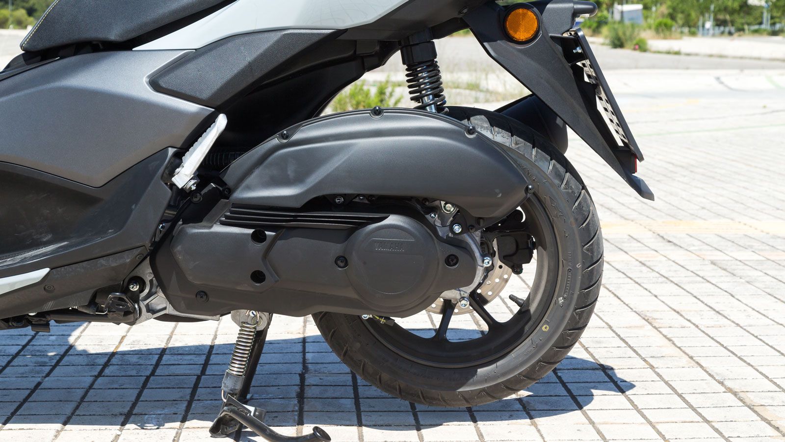 Μονοκύλινδρος, τετραβάλβιδος κινητήρας με επικεφαλή εκκεντροφόρο και το προηγμένο σύστημα μεταβλητού χρονισμού βαλβίδων VVA, χαρακτηριστικό που αποτελ