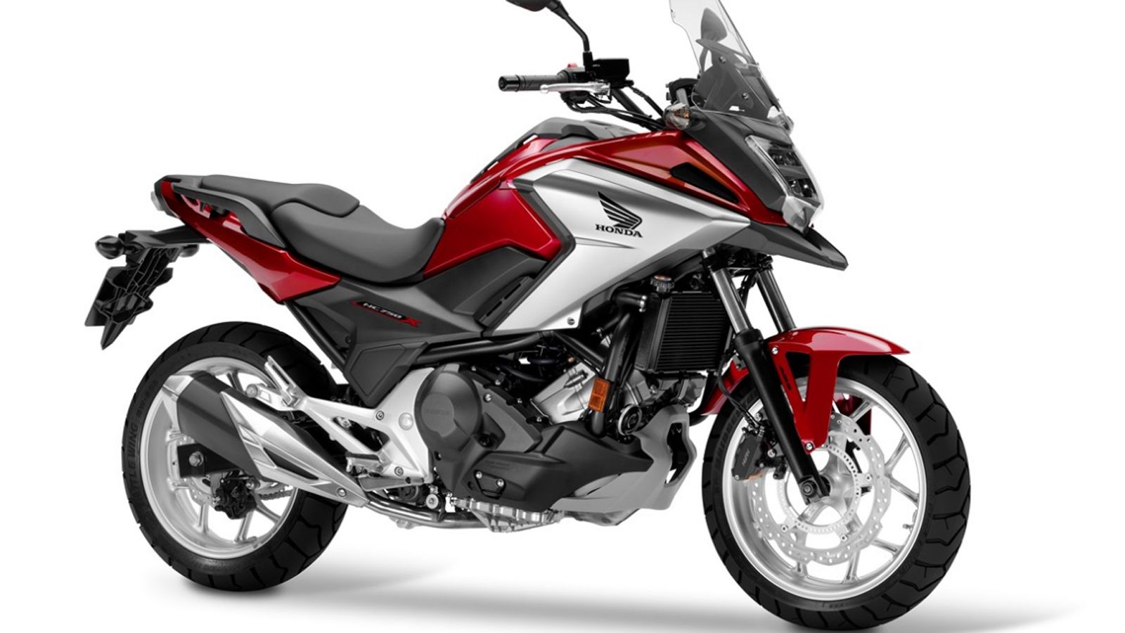 το NC750X διατήρησε το ίδιο βασικό μηχανικό σύνολο: τον δικύλινδρο κινητήρα των 745κ.εκ. με έμφαση στη ροπή και όχι στην ιπποδύναμη με μέγιστη ροπή 7 