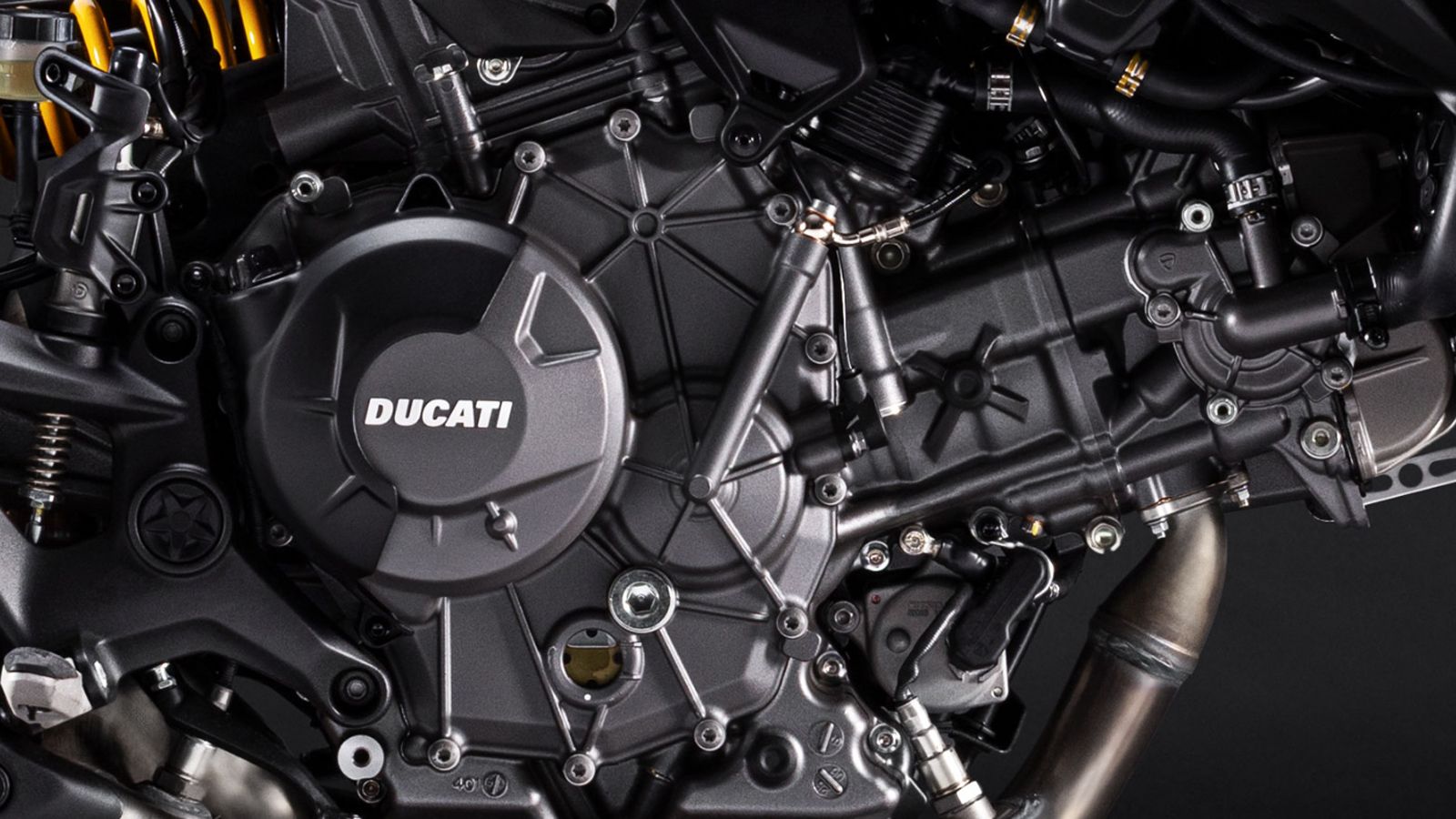 Στην καρδιά της Ducati Monster V2 2026 βρίσκεται ένας Euro 5+ V2 κινητήρας 890κ.εκ, σχεδιασμένος για καλύτερη απόδοση και αποδοτικότητα. Με ισχύ που α