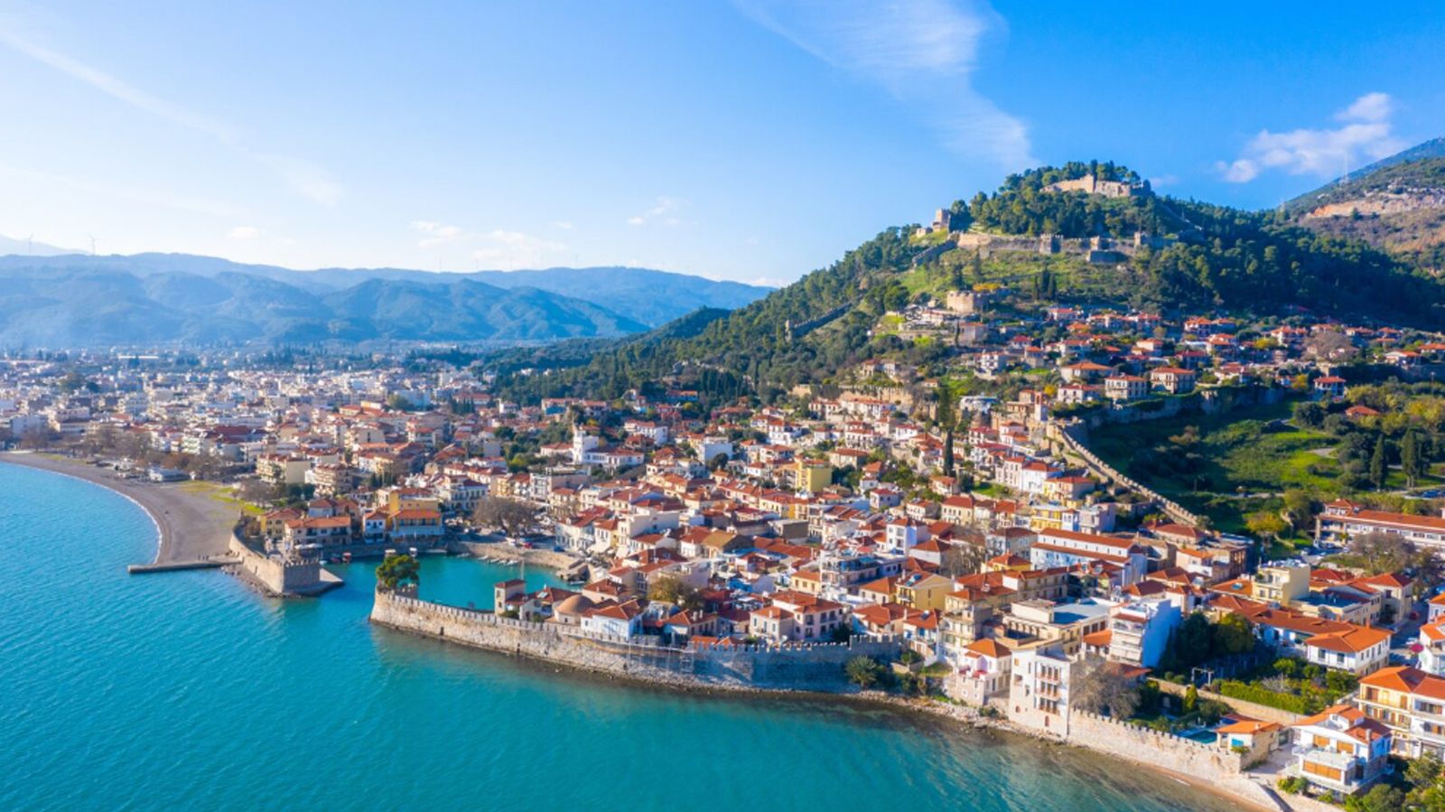 Για τον μοτοσυκλετιστή αποτελεί μια ιδανική αφορμή για ημερήσια απόδραση ή χαλαρό διήμερο, συνδυάζοντας όμορφη διαδρομή, θάλασσα, ιστορία και αρκετές