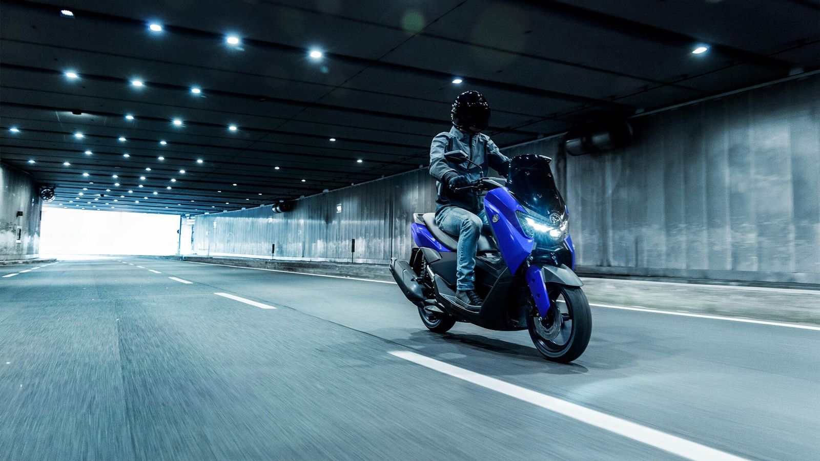 Το NMAX 125 απευθύνεται σε όσους θέλουν ένα ευέλικτο και οικονομικό scooter για την πόλη, με premium αίσθηση και σύγχρονο εξοπλισμό, ενώ το NMAX 155 T