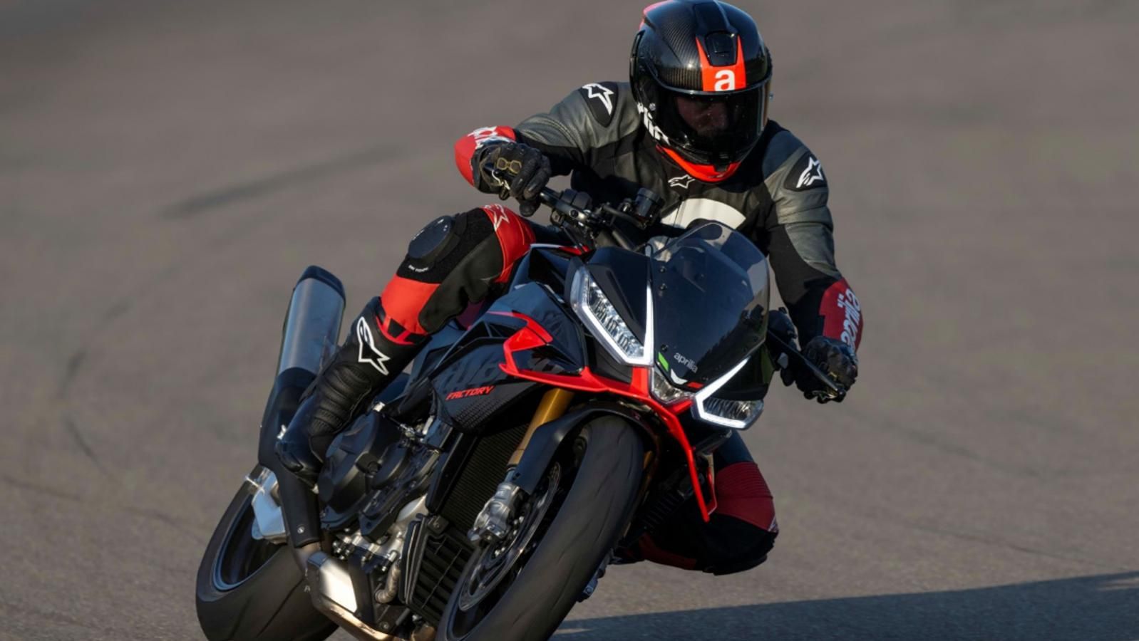 Η εμπορική πρόταση αφορά τόσο την πιο ολοκληρωμένη έκδοση Tuono V4 Factory, όσο και την Tuono V4, με διαφοροποιημένο όφελος:
1.500 ευρώ για την Tuono