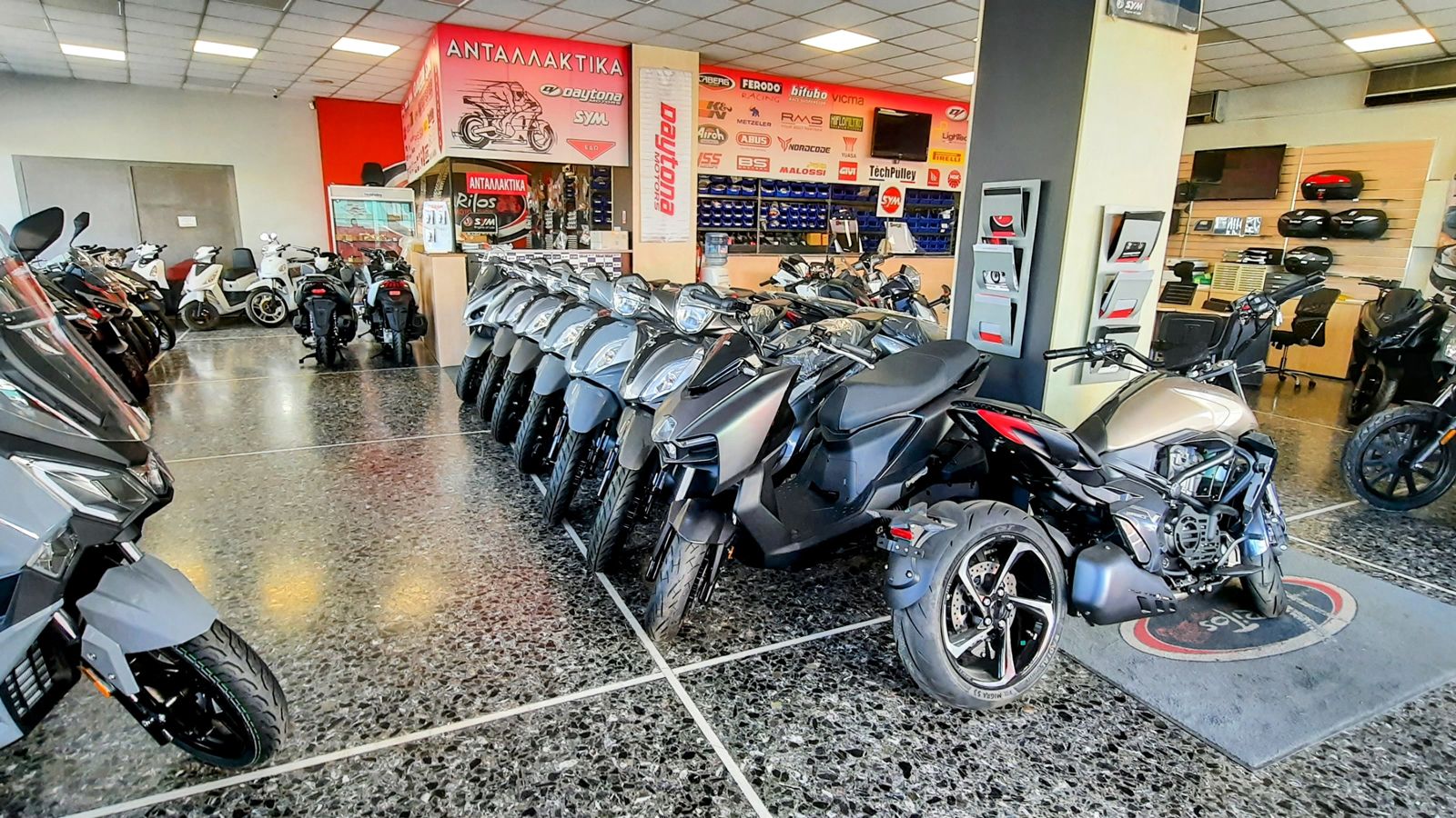 HARITOS MOTO: Από το 1989, μια οικογένεια μεγαλώνει μαζί με τη μοτοσυκλέτα