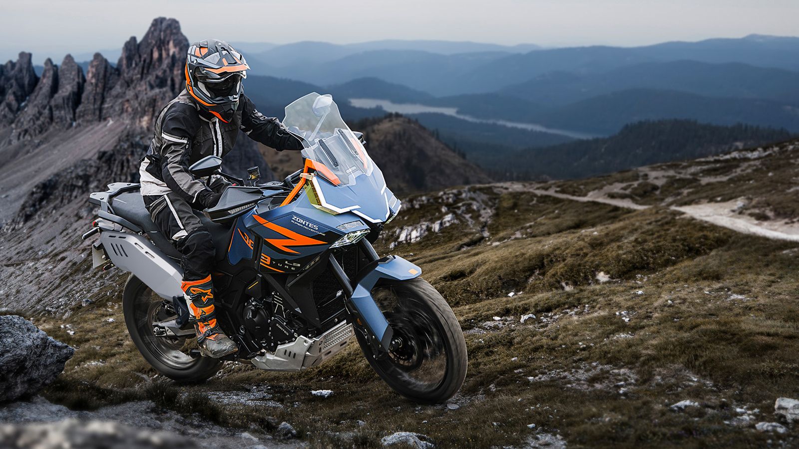 Στην καρδιά της 703F βρίσκεται ένας τρικύλινδρος κινητήρας 699κ.εκ, με διπλό σύστημα ψύξης (ψυκτικού και λαδιού), DOHC, με σχέση συμπίεσης 13.0:1, που