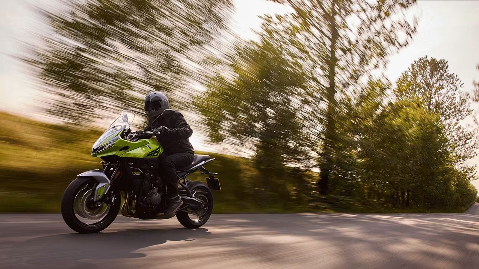 Ο τρικύλινδρος των 660 κ.εκ. αποδίδει πλέον 95 ίππους στις 11.250 σ.α.λ., αυξημένους κατά 14 ίππους, ενώ η ροπή φτάνει τα 6,93 kg-m στις 8.250 σ.α.λ. 